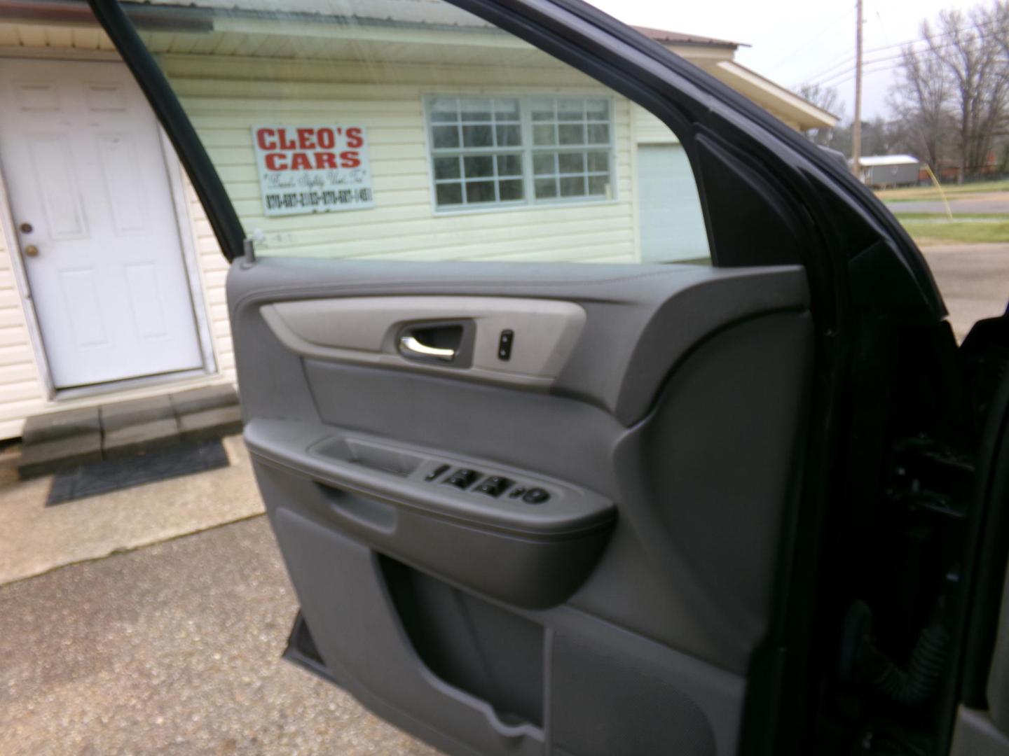 2016 Iridium Metallic /Gray Chevrolet Traverse LS FWD w/PDC (1GNKRFED0GJ) with an 3.6L V6 DOHC 24V engine, 6-speed automatic transmission, located at 400 First NW, Bearden, AR, 71720, (870) 687-3414, 0.000000, 0.000000 - Photo#7