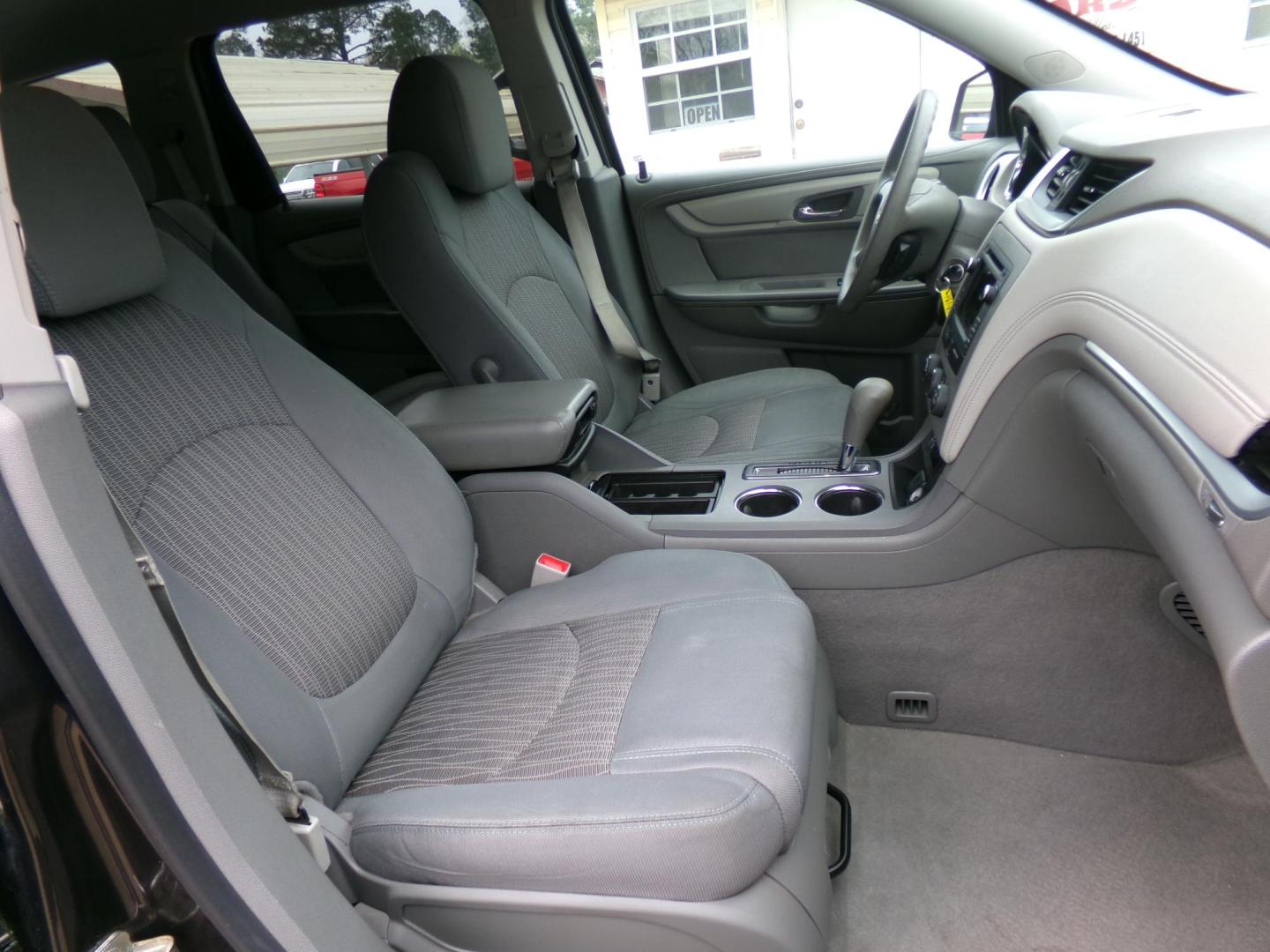 2016 Iridium Metallic /Gray Chevrolet Traverse LS FWD w/PDC (1GNKRFED0GJ) with an 3.6L V6 DOHC 24V engine, 6-speed automatic transmission, located at 400 First NW, Bearden, AR, 71720, (870) 687-3414, 0.000000, 0.000000 - Photo#17