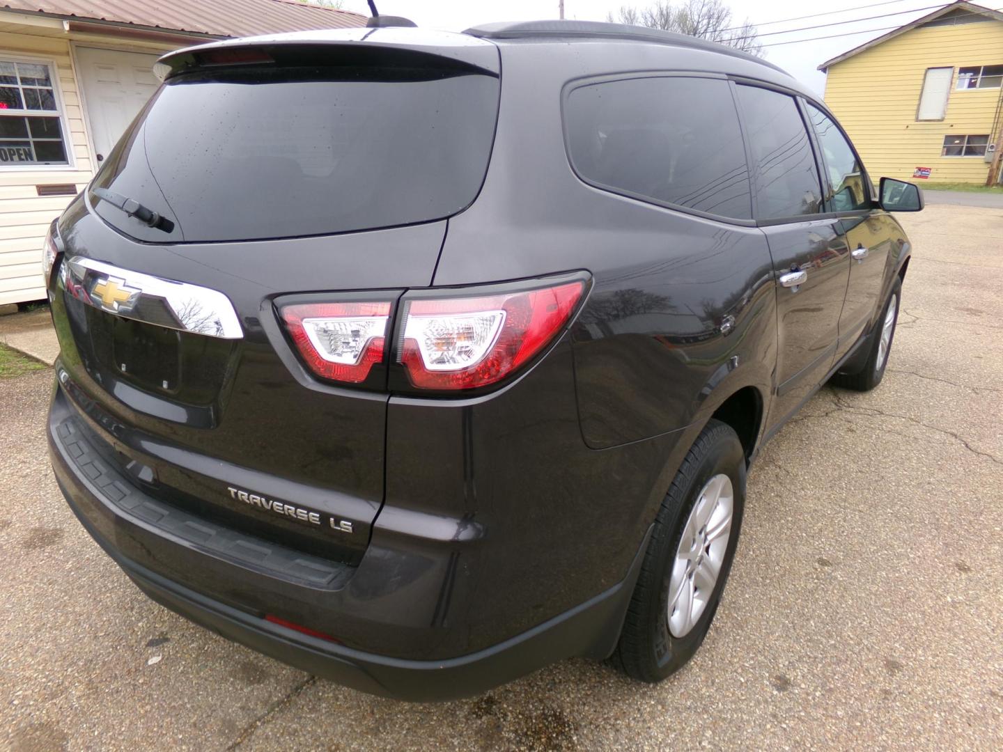 2016 Iridium Metallic /Gray Chevrolet Traverse LS FWD w/PDC (1GNKRFED0GJ) with an 3.6L V6 DOHC 24V engine, 6-speed automatic transmission, located at 400 First NW, Bearden, AR, 71720, (870) 687-3414, 0.000000, 0.000000 - Photo#19