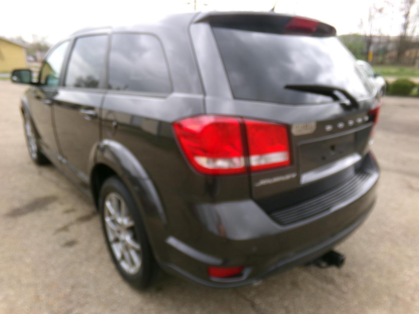 2017 Granite Crystal Metallic /Black Dodge Journey GT (3C4PDCEG6HT) with an 3.6L V6 DOHC 24V engine, 6-speed automatic transmission, located at 400 First NW, Bearden, AR, 71720, (870) 687-3414, 0.000000, 0.000000 - Photo#2