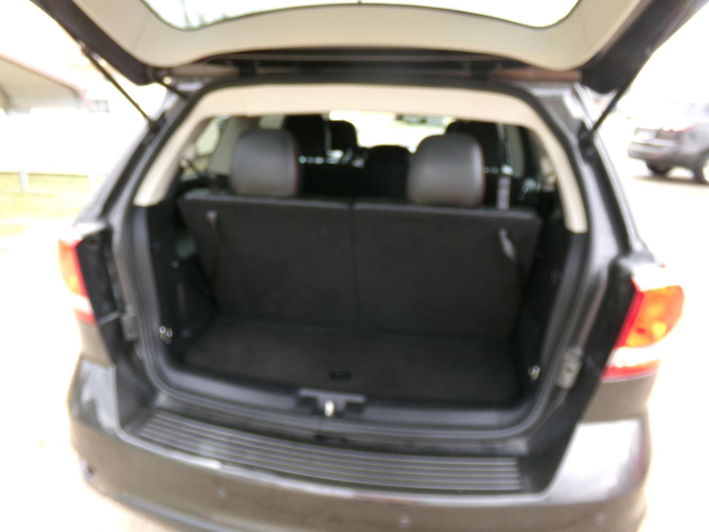 2017 Granite Crystal Metallic /Black Dodge Journey GT (3C4PDCEG6HT) with an 3.6L V6 DOHC 24V engine, 6-speed automatic transmission, located at 400 First NW, Bearden, AR, 71720, (870) 687-3414, 0.000000, 0.000000 - Photo#3