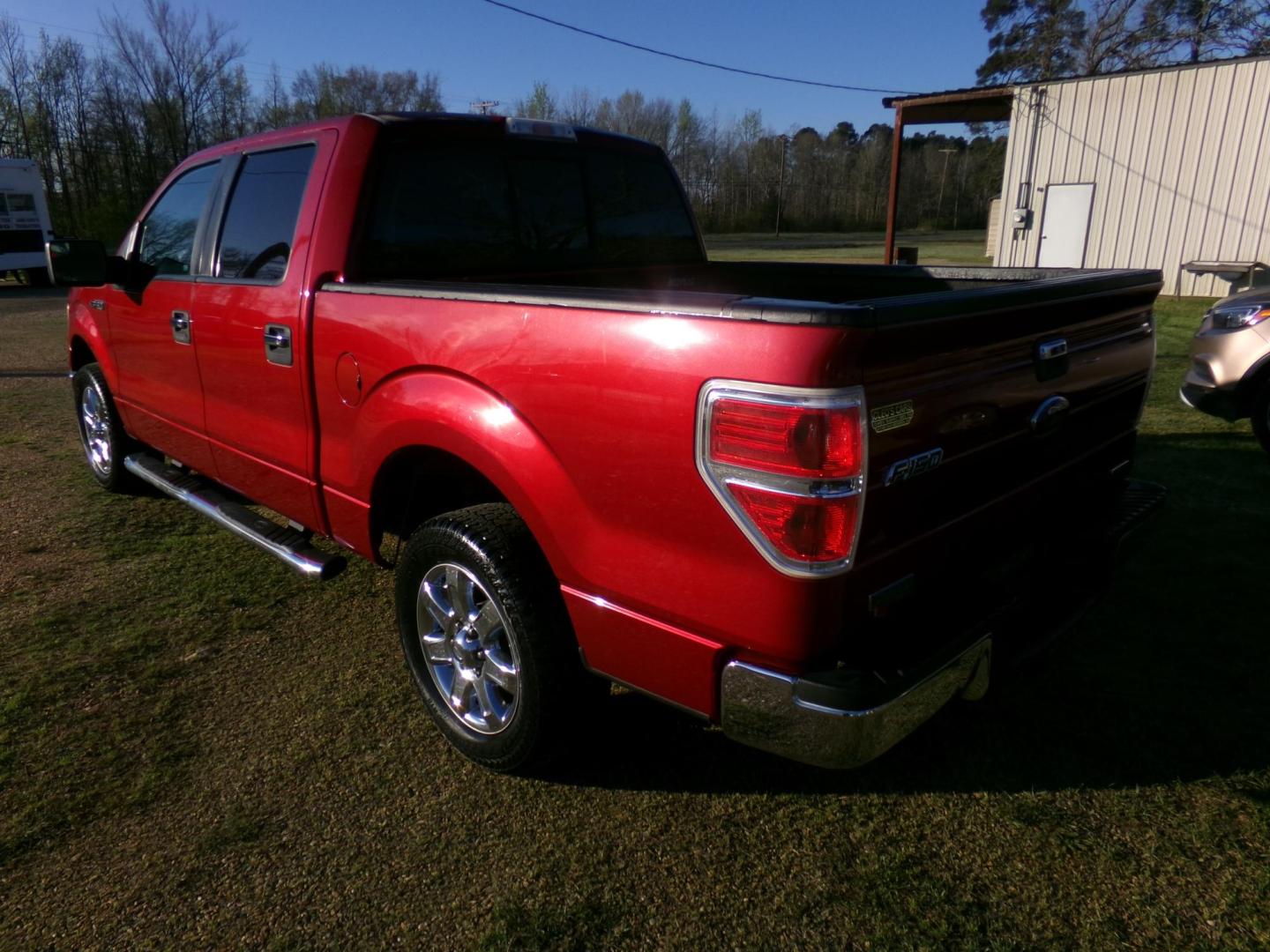 2013 Ford F-150 XLT SuperCrew 6.5-ft. Bed 2WD (1FTEW1CM6DK) with an 3.7L V6 DOHC 24V engine, 6-Speed Automatic transmission, located at 400 First NW, Bearden, AR, 71720, (870) 687-3414, 0.000000, 0.000000 - Photo#2