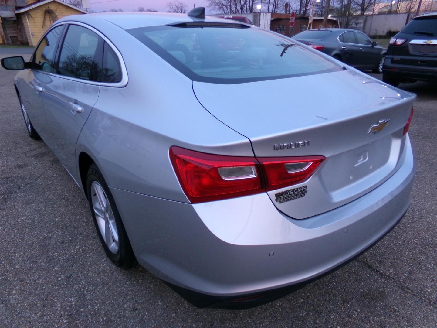 2019 Chevrolet Malibu 1FL (1G1ZC5ST3KF) with an 1.5L L4 DOHC 16V engine, 6-speed automatic transmission, located at 400 First NW, Bearden, AR, 71720, (870) 687-3414, 0.000000, 0.000000 - Photo#2