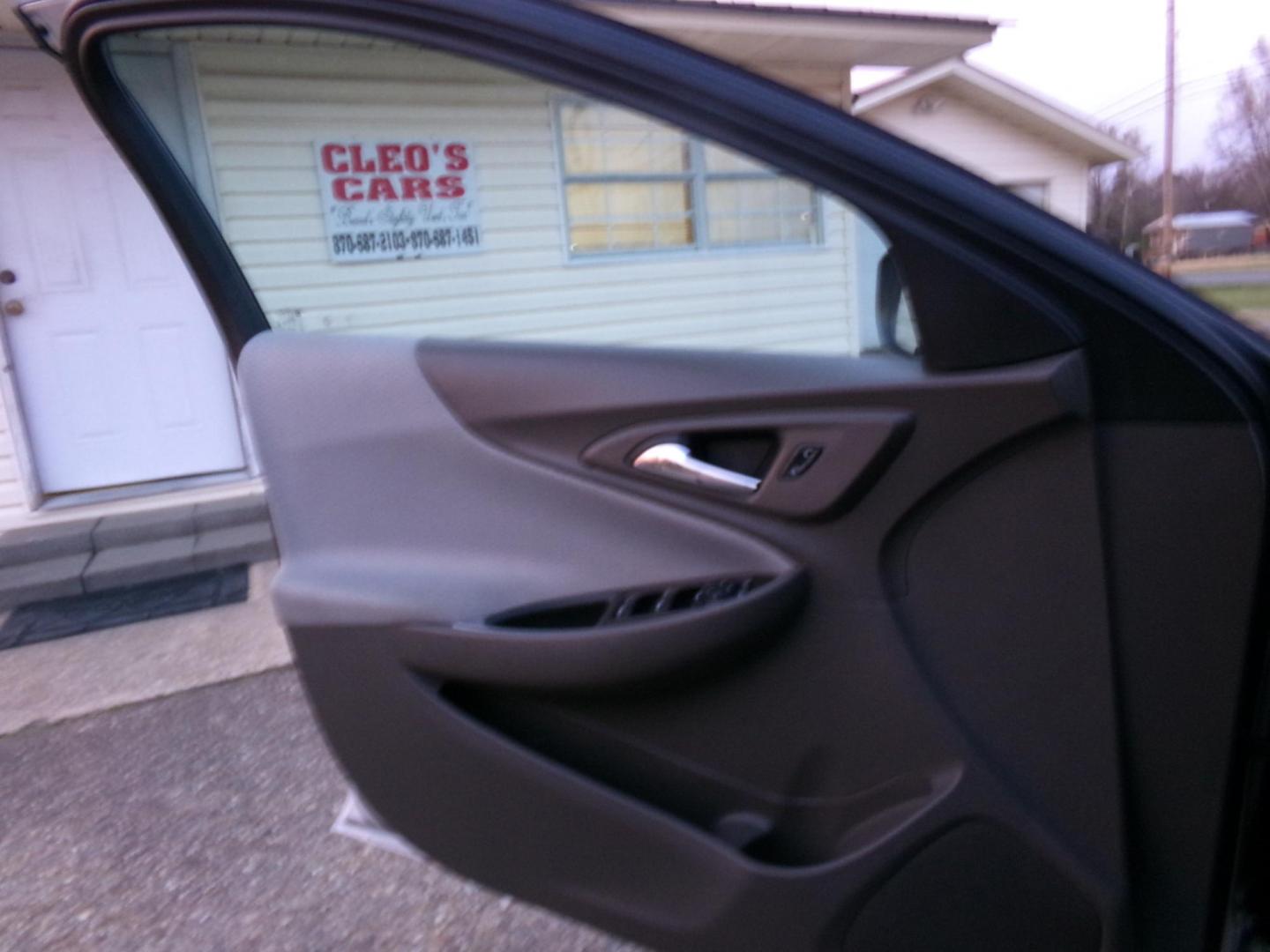 2019 Chevrolet Malibu 1FL (1G1ZC5ST3KF) with an 1.5L L4 DOHC 16V engine, 6-speed automatic transmission, located at 400 First NW, Bearden, AR, 71720, (870) 687-3414, 0.000000, 0.000000 - Photo#6