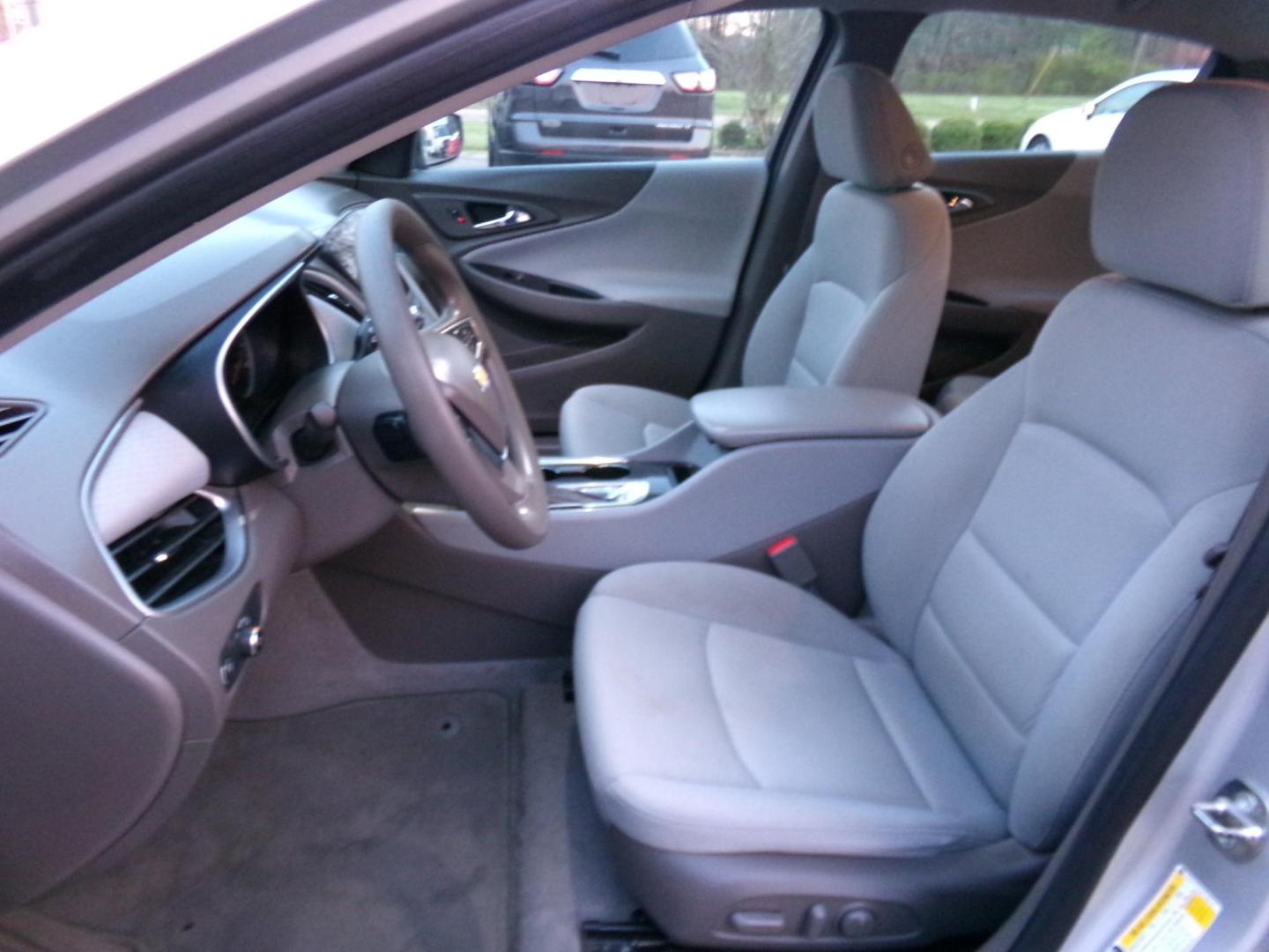 2019 Chevrolet Malibu 1FL (1G1ZC5ST3KF) with an 1.5L L4 DOHC 16V engine, 6-speed automatic transmission, located at 400 First NW, Bearden, AR, 71720, (870) 687-3414, 0.000000, 0.000000 - Photo#7