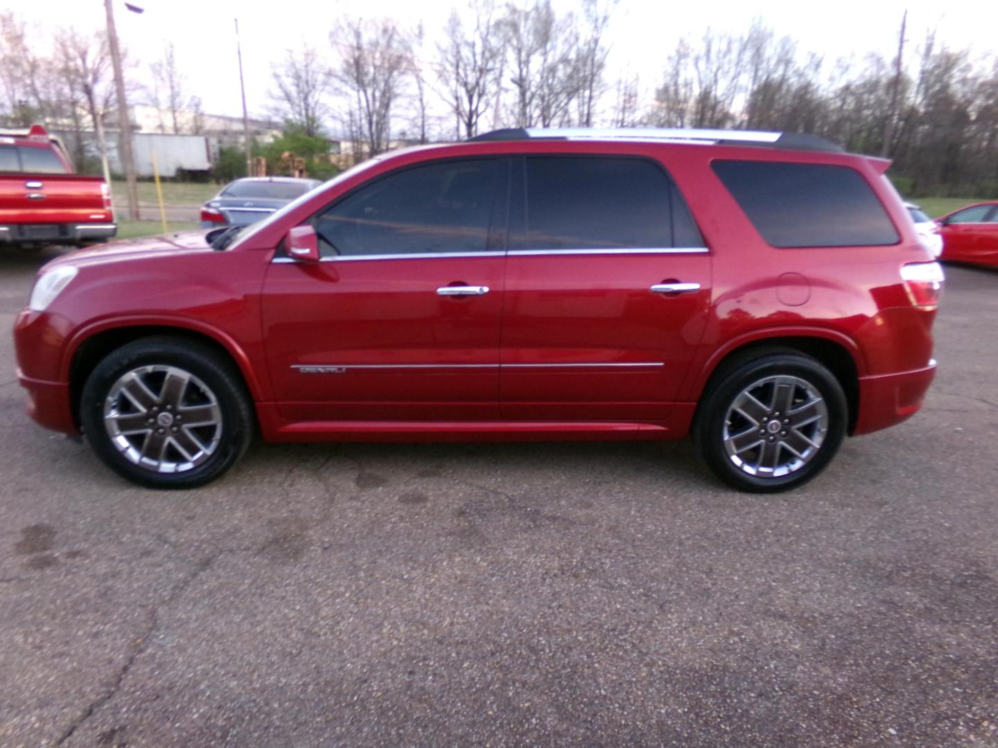 2012 GMC Acadia Denali FWD (1GKKRTED2CJ) with an 3.6L V6 DOHC 24V engine, 6-Speed Automatic transmission, located at 400 First NW, Bearden, AR, 71720, (870) 687-3414, 0.000000, 0.000000 - Photo#1