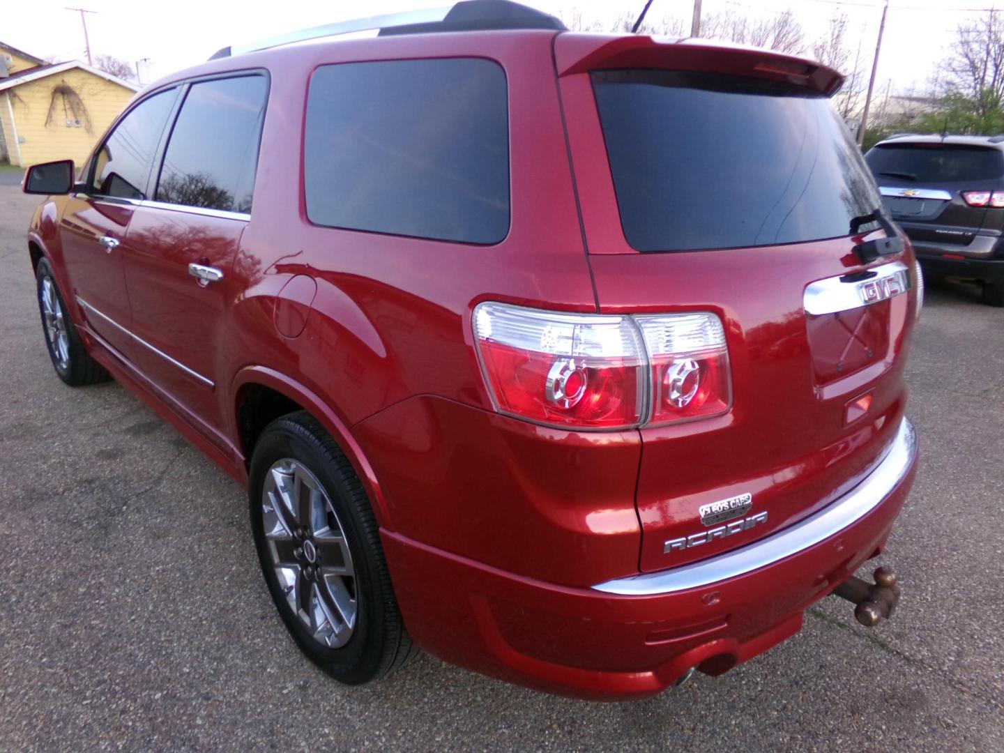 2012 GMC Acadia Denali FWD (1GKKRTED2CJ) with an 3.6L V6 DOHC 24V engine, 6-Speed Automatic transmission, located at 400 First NW, Bearden, AR, 71720, (870) 687-3414, 0.000000, 0.000000 - Photo#2