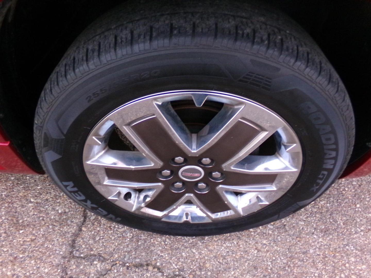 2012 GMC Acadia Denali FWD (1GKKRTED2CJ) with an 3.6L V6 DOHC 24V engine, 6-Speed Automatic transmission, located at 400 First NW, Bearden, AR, 71720, (870) 687-3414, 0.000000, 0.000000 - Photo#6