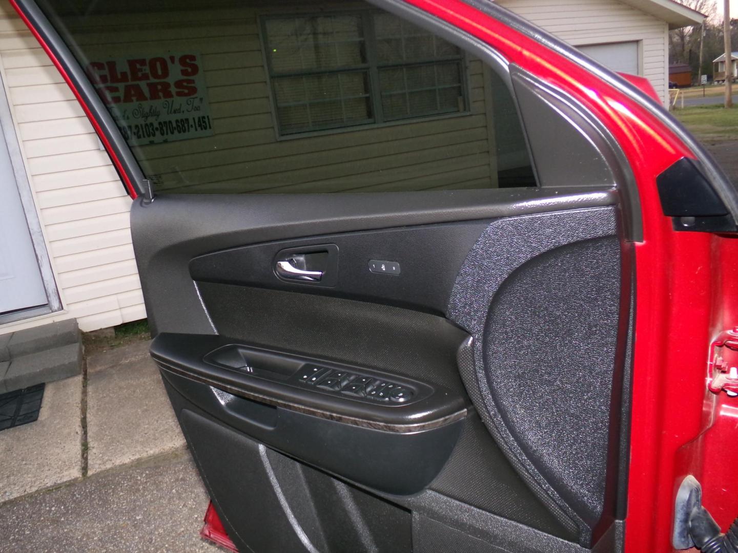 2012 GMC Acadia Denali FWD (1GKKRTED2CJ) with an 3.6L V6 DOHC 24V engine, 6-Speed Automatic transmission, located at 400 First NW, Bearden, AR, 71720, (870) 687-3414, 0.000000, 0.000000 - Photo#8