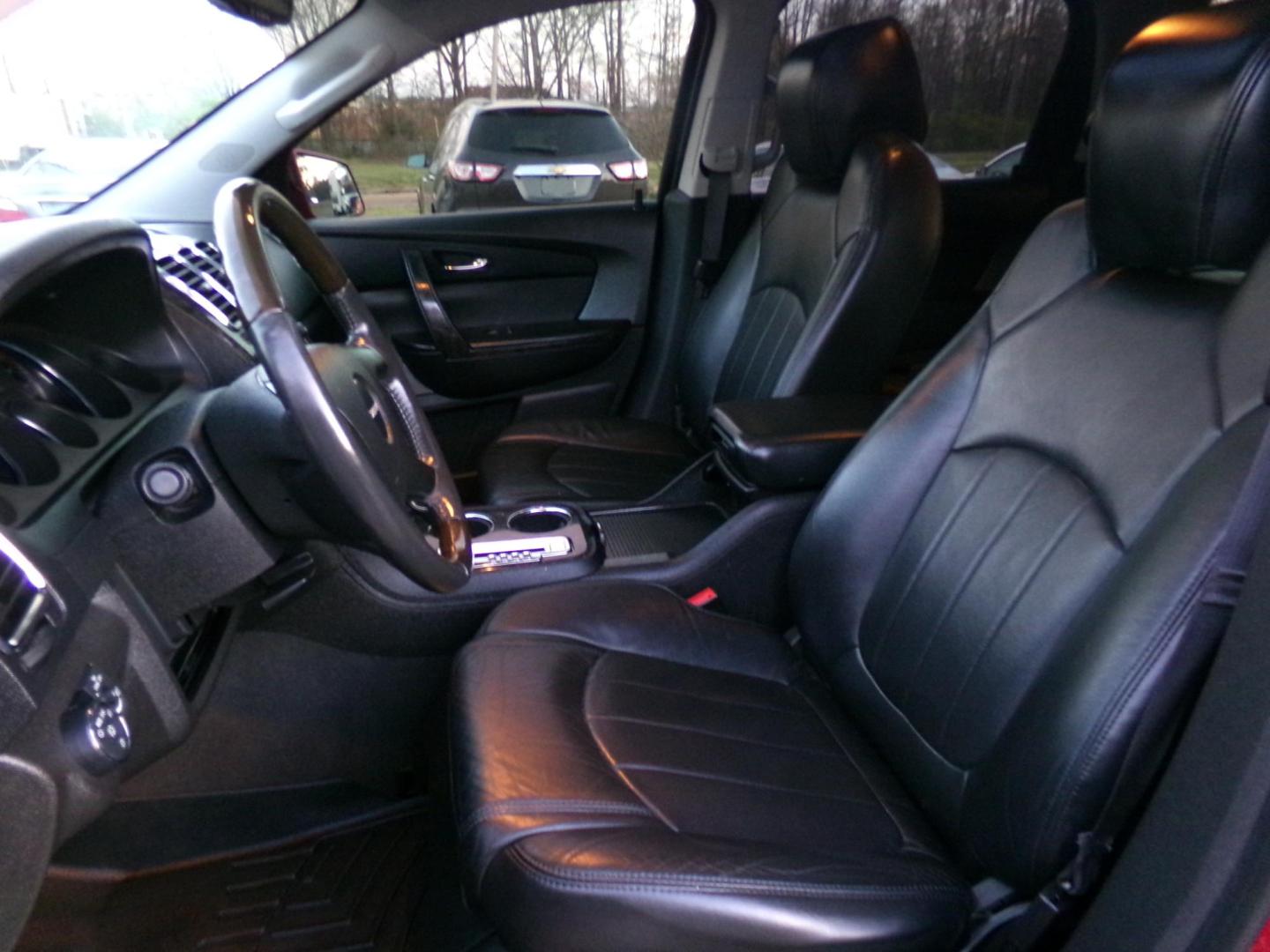 2012 GMC Acadia Denali FWD (1GKKRTED2CJ) with an 3.6L V6 DOHC 24V engine, 6-Speed Automatic transmission, located at 400 First NW, Bearden, AR, 71720, (870) 687-3414, 0.000000, 0.000000 - Photo#9