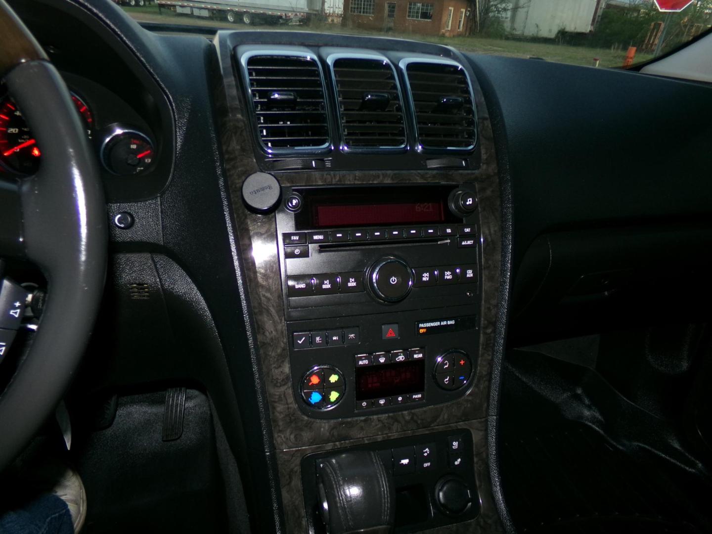 2012 GMC Acadia Denali FWD (1GKKRTED2CJ) with an 3.6L V6 DOHC 24V engine, 6-Speed Automatic transmission, located at 400 First NW, Bearden, AR, 71720, (870) 687-3414, 0.000000, 0.000000 - Photo#12