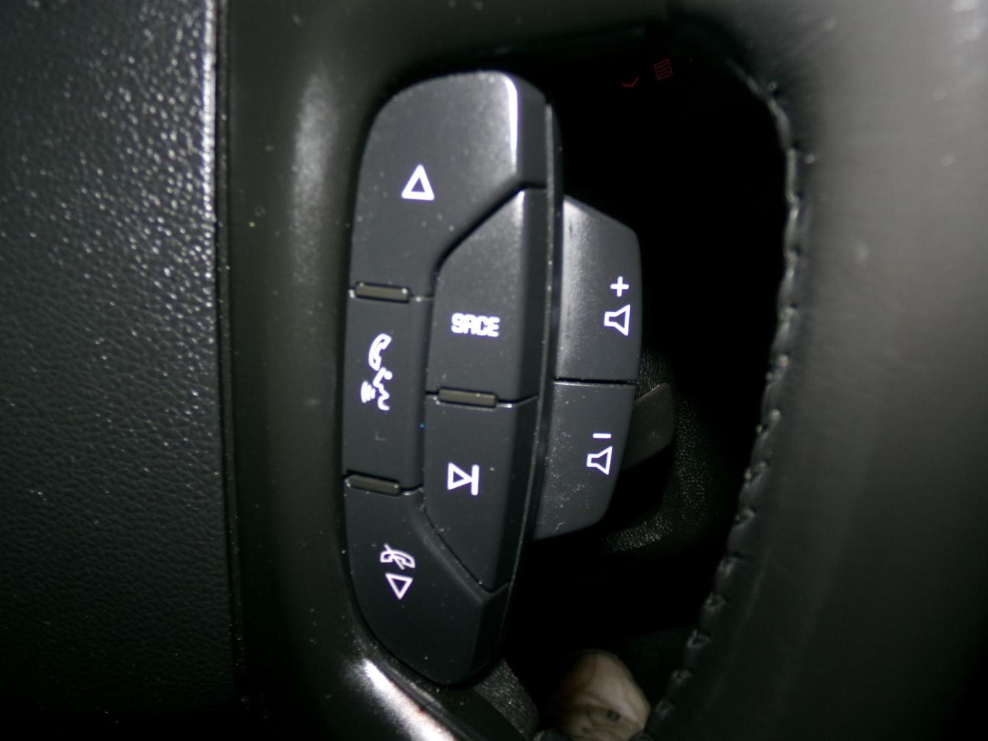 2012 GMC Acadia Denali FWD (1GKKRTED2CJ) with an 3.6L V6 DOHC 24V engine, 6-Speed Automatic transmission, located at 400 First NW, Bearden, AR, 71720, (870) 687-3414, 0.000000, 0.000000 - Photo#16