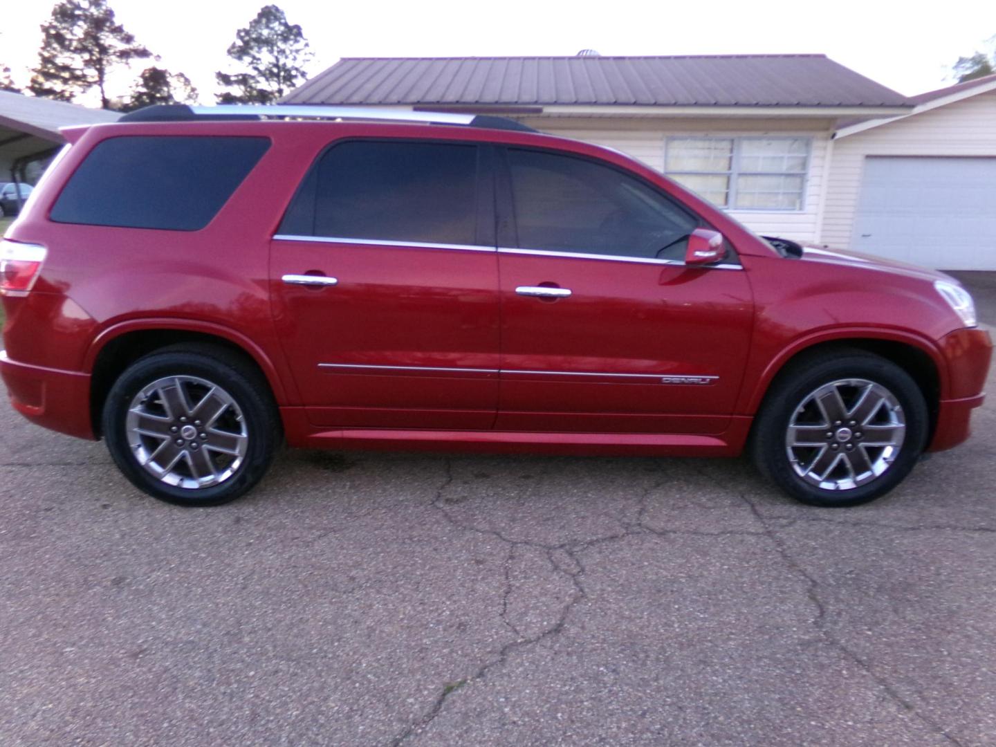 2012 GMC Acadia Denali FWD (1GKKRTED2CJ) with an 3.6L V6 DOHC 24V engine, 6-Speed Automatic transmission, located at 400 First NW, Bearden, AR, 71720, (870) 687-3414, 0.000000, 0.000000 - Photo#25