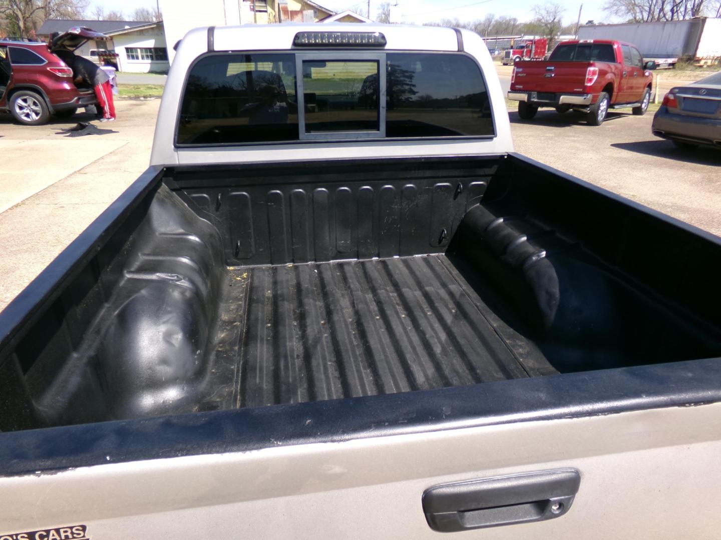 2005 Chevrolet Colorado LS Z71 Crew Cab 4WD w/1SE (1GCDT136X58) with an 3.5L L5 DOHC 20V engine, 4-Speed Automatic Overdrive transmission, located at 400 First NW, Bearden, AR, 71720, (870) 687-3414, 0.000000, 0.000000 - Photo#3
