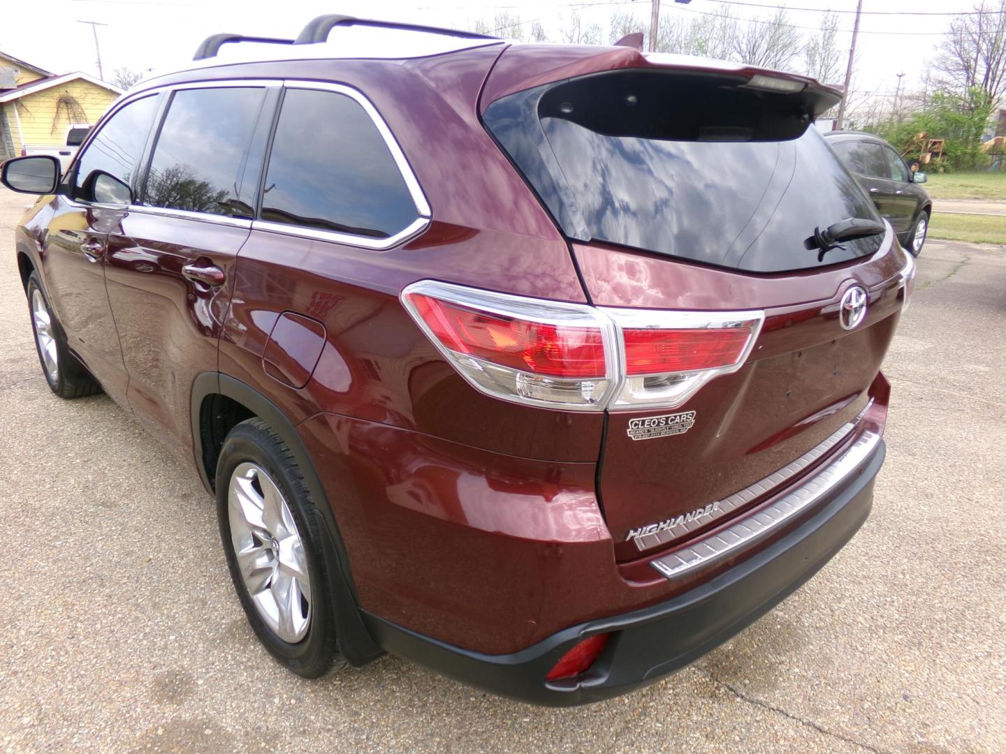 2016 Ooh La La Rouge Mica /Black Toyota Highlander Limited AWD V6 (5TDDKRFH0GS) with an 3.5L V6 DOHC 24V engine, 6-speed automatic transmission, located at 400 First NW, Bearden, AR, 71720, (870) 687-3414, 0.000000, 0.000000 - Photo#2