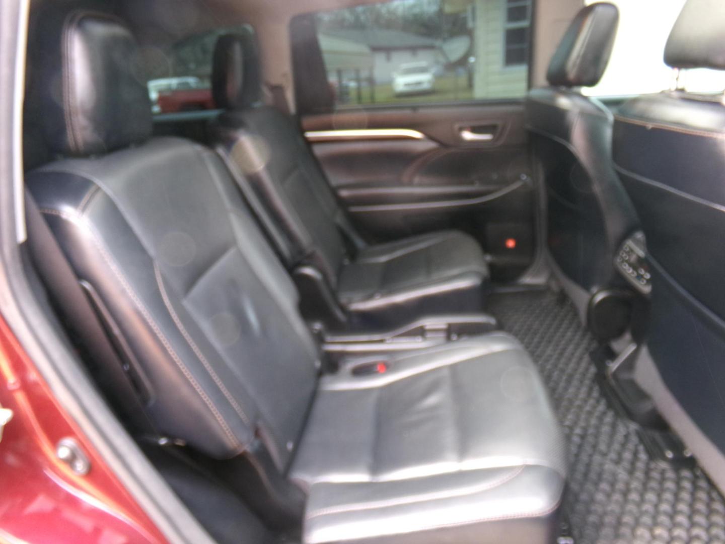 2016 Ooh La La Rouge Mica /Black Toyota Highlander Limited AWD V6 (5TDDKRFH0GS) with an 3.5L V6 DOHC 24V engine, 6-speed automatic transmission, located at 400 First NW, Bearden, AR, 71720, (870) 687-3414, 0.000000, 0.000000 - Photo#20
