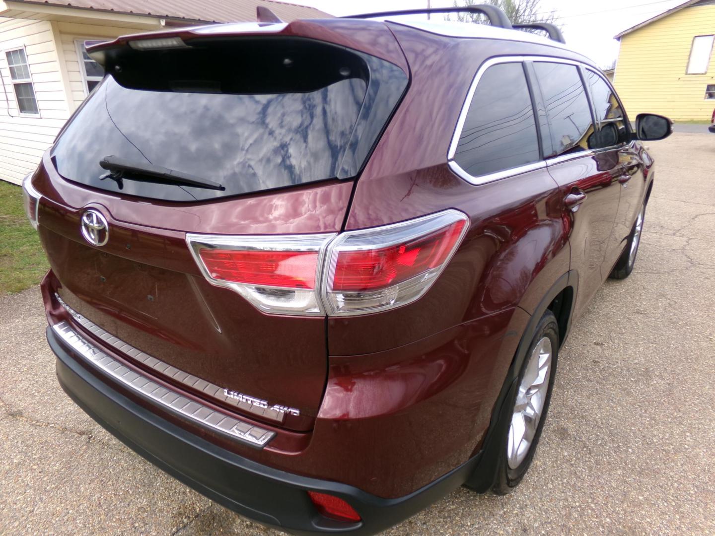 2016 Ooh La La Rouge Mica /Black Toyota Highlander Limited AWD V6 (5TDDKRFH0GS) with an 3.5L V6 DOHC 24V engine, 6-speed automatic transmission, located at 400 First NW, Bearden, AR, 71720, (870) 687-3414, 0.000000, 0.000000 - Photo#26