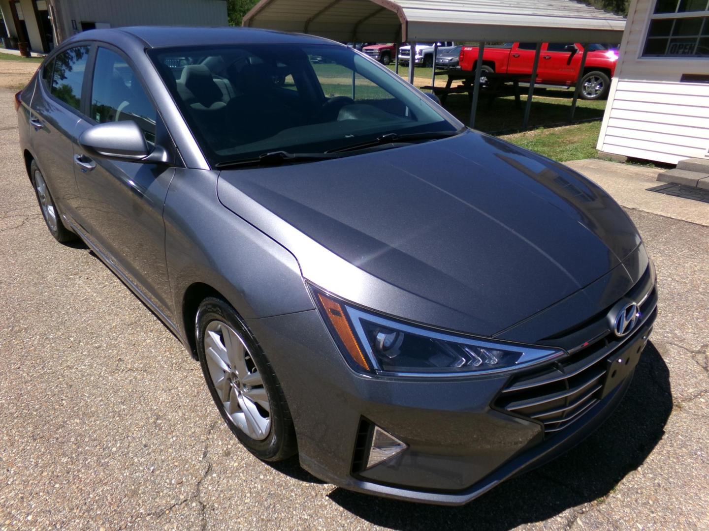 2020 Machine Gray /Gray Hyundai Elantra Limited (5NPD84LF3LH) with an 1.8L L4 DOHC 16V engine, 6-speed automatic transmission, located at 400 First NW, Bearden, AR, 71720, (870) 687-3414, 0.000000, 0.000000 - Photo#0
