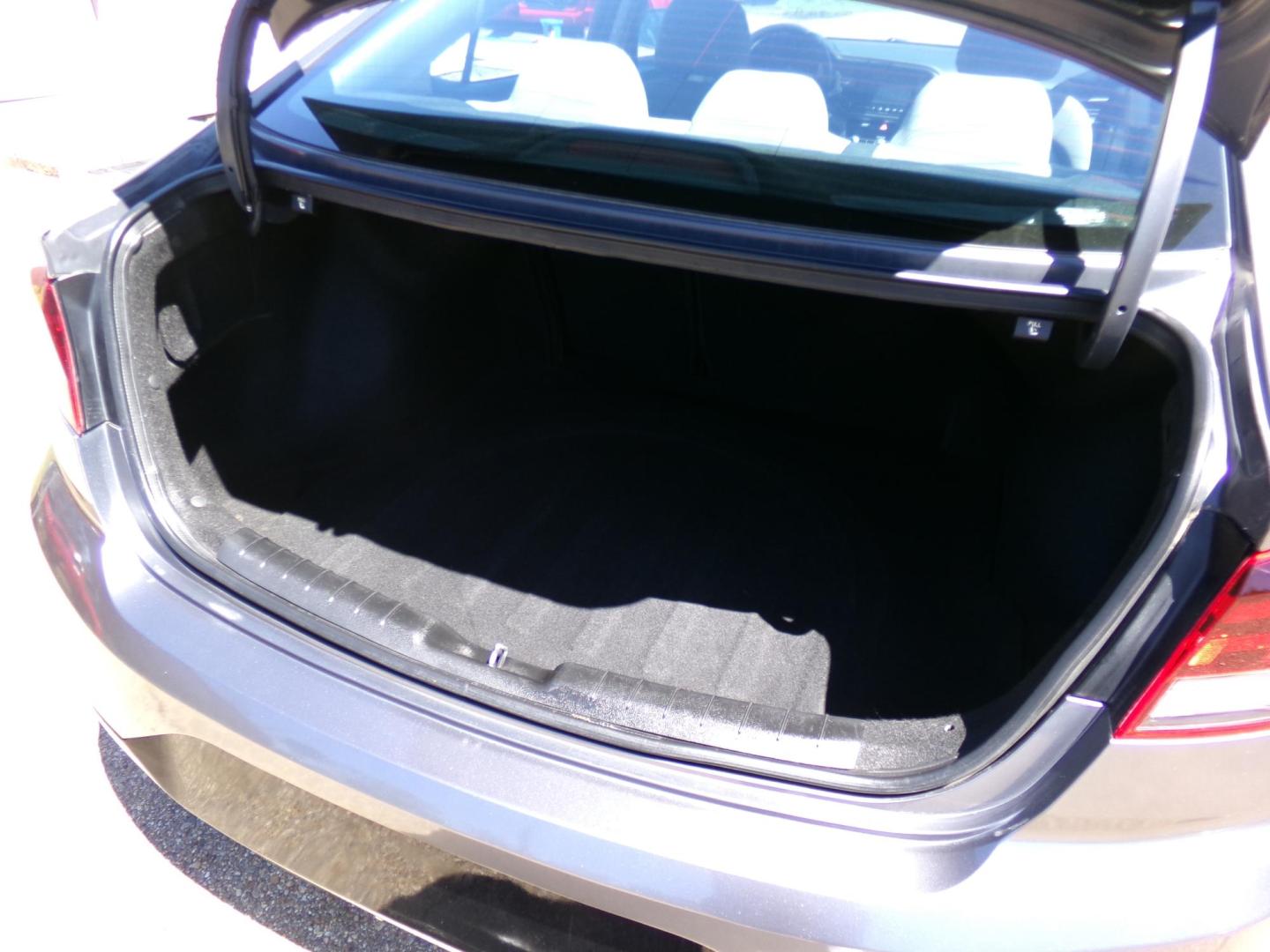 2020 Machine Gray /Gray Hyundai Elantra Limited (5NPD84LF3LH) with an 1.8L L4 DOHC 16V engine, 6-speed automatic transmission, located at 400 First NW, Bearden, AR, 71720, (870) 687-3414, 0.000000, 0.000000 - Photo#3