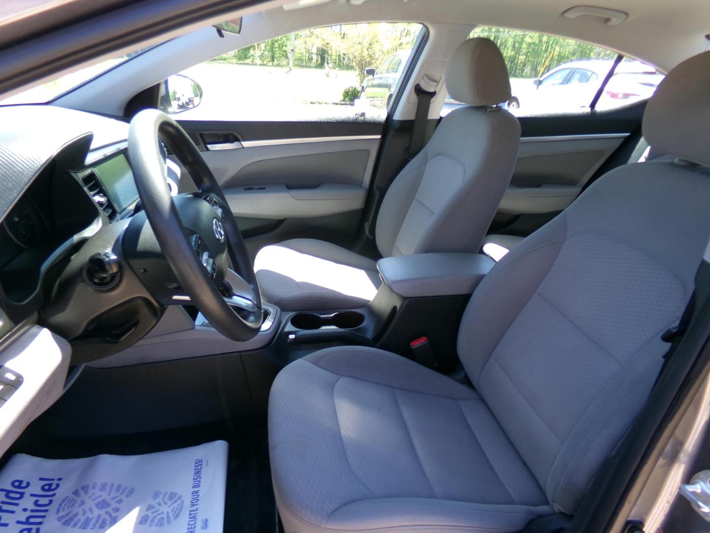 2020 Machine Gray /Gray Hyundai Elantra Limited (5NPD84LF3LH) with an 1.8L L4 DOHC 16V engine, 6-speed automatic transmission, located at 400 First NW, Bearden, AR, 71720, (870) 687-3414, 0.000000, 0.000000 - Photo#7