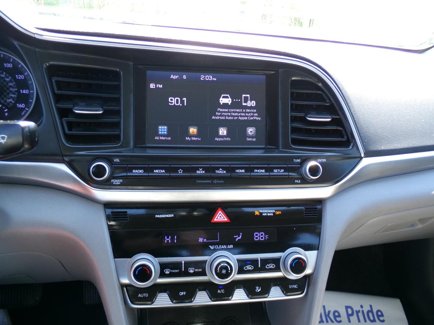 2020 Machine Gray /Gray Hyundai Elantra Limited (5NPD84LF3LH) with an 1.8L L4 DOHC 16V engine, 6-speed automatic transmission, located at 400 First NW, Bearden, AR, 71720, (870) 687-3414, 0.000000, 0.000000 - Photo#9