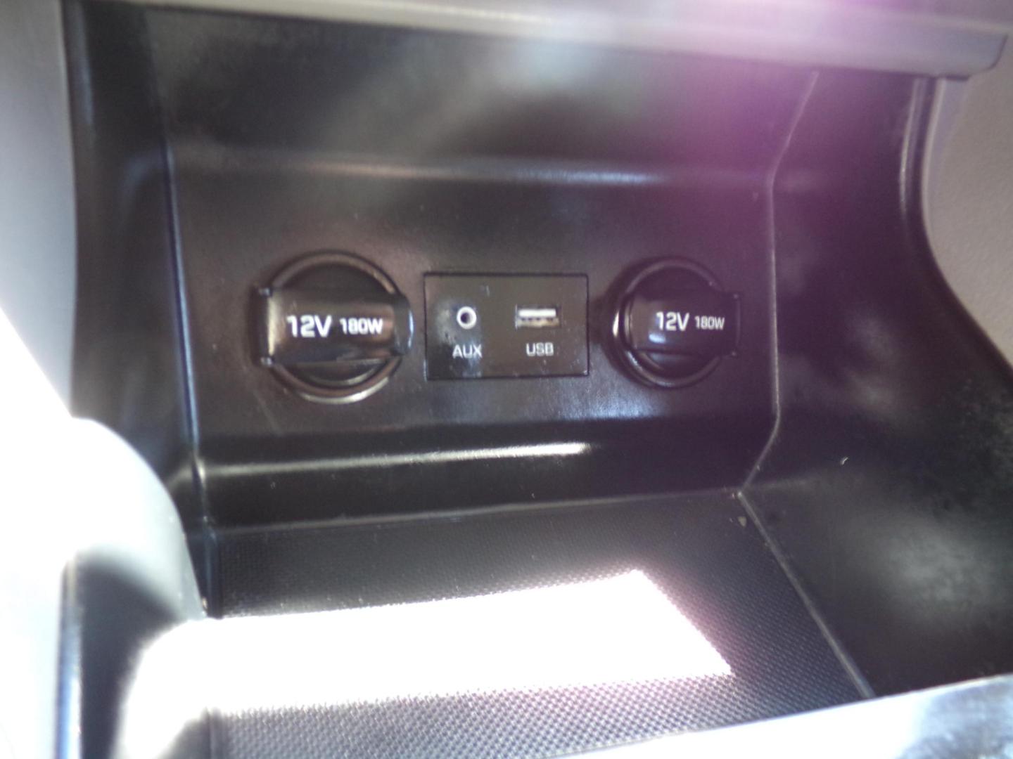 2020 Machine Gray /Gray Hyundai Elantra Limited (5NPD84LF3LH) with an 1.8L L4 DOHC 16V engine, 6-speed automatic transmission, located at 400 First NW, Bearden, AR, 71720, (870) 687-3414, 0.000000, 0.000000 - Photo#11