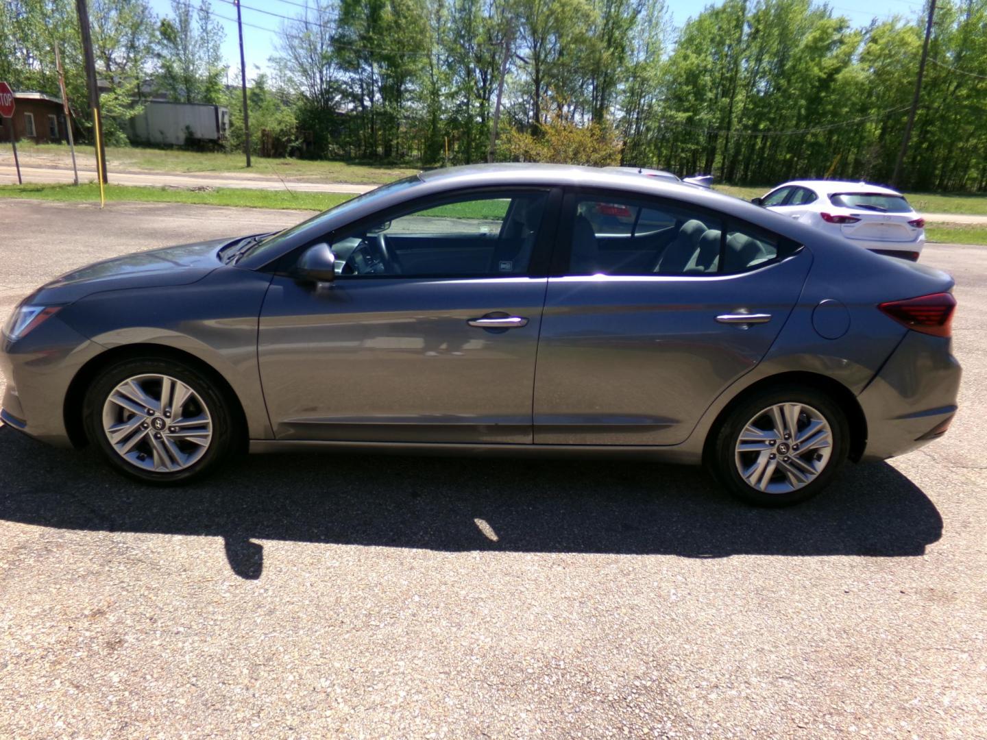 2020 Machine Gray /Gray Hyundai Elantra Limited (5NPD84LF3LH) with an 1.8L L4 DOHC 16V engine, 6-speed automatic transmission, located at 400 First NW, Bearden, AR, 71720, (870) 687-3414, 0.000000, 0.000000 - Photo#21