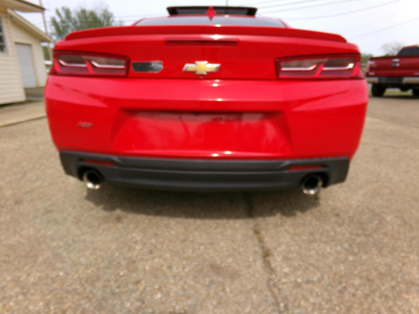 2018 Pull Me Over Red /Gray Chevrolet Camaro 1LT Coupe (1G1FB1RS2J0) with an 3.6L V6 DOHC 24V engine, 6-speed automatic transmission, located at 400 First NW, Bearden, AR, 71720, (870) 687-3414, 0.000000, 0.000000 - Photo#4