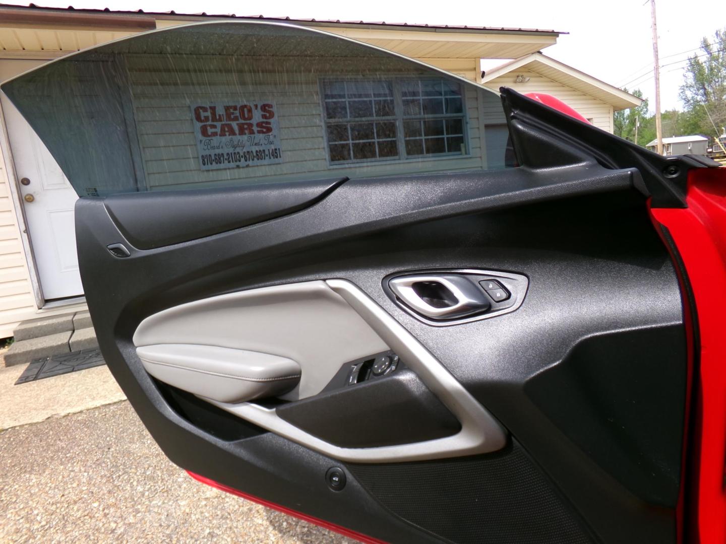 2018 Pull Me Over Red /Gray Chevrolet Camaro 1LT Coupe (1G1FB1RS2J0) with an 3.6L V6 DOHC 24V engine, 6-speed automatic transmission, located at 400 First NW, Bearden, AR, 71720, (870) 687-3414, 0.000000, 0.000000 - Photo#7