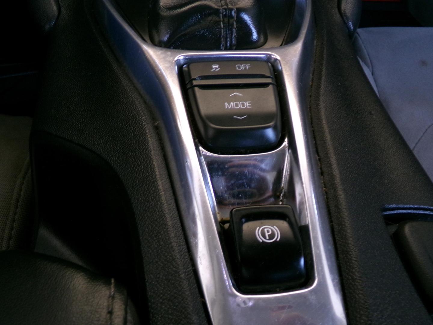 2018 Pull Me Over Red /Gray Chevrolet Camaro 1LT Coupe (1G1FB1RS2J0) with an 3.6L V6 DOHC 24V engine, 6-speed automatic transmission, located at 400 First NW, Bearden, AR, 71720, (870) 687-3414, 0.000000, 0.000000 - Photo#17