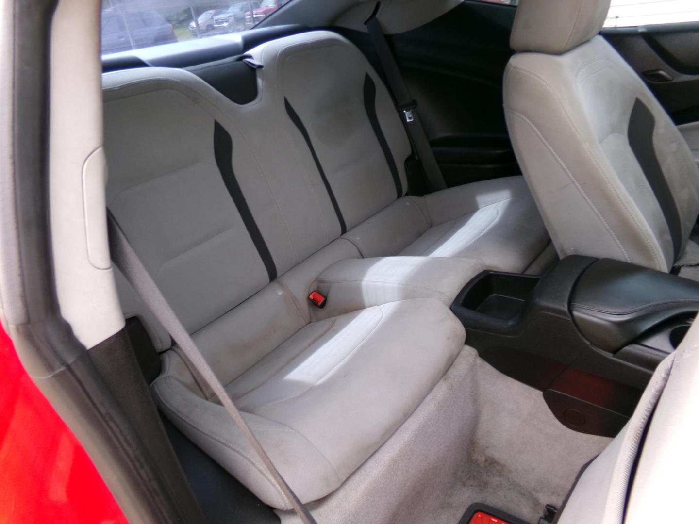 2018 Pull Me Over Red /Gray Chevrolet Camaro 1LT Coupe (1G1FB1RS2J0) with an 3.6L V6 DOHC 24V engine, 6-speed automatic transmission, located at 400 First NW, Bearden, AR, 71720, (870) 687-3414, 0.000000, 0.000000 - Photo#19