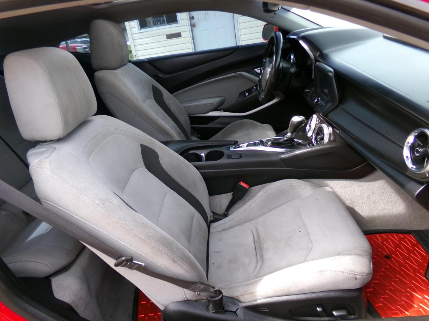 2018 Pull Me Over Red /Gray Chevrolet Camaro 1LT Coupe (1G1FB1RS2J0) with an 3.6L V6 DOHC 24V engine, 6-speed automatic transmission, located at 400 First NW, Bearden, AR, 71720, (870) 687-3414, 0.000000, 0.000000 - Photo#20