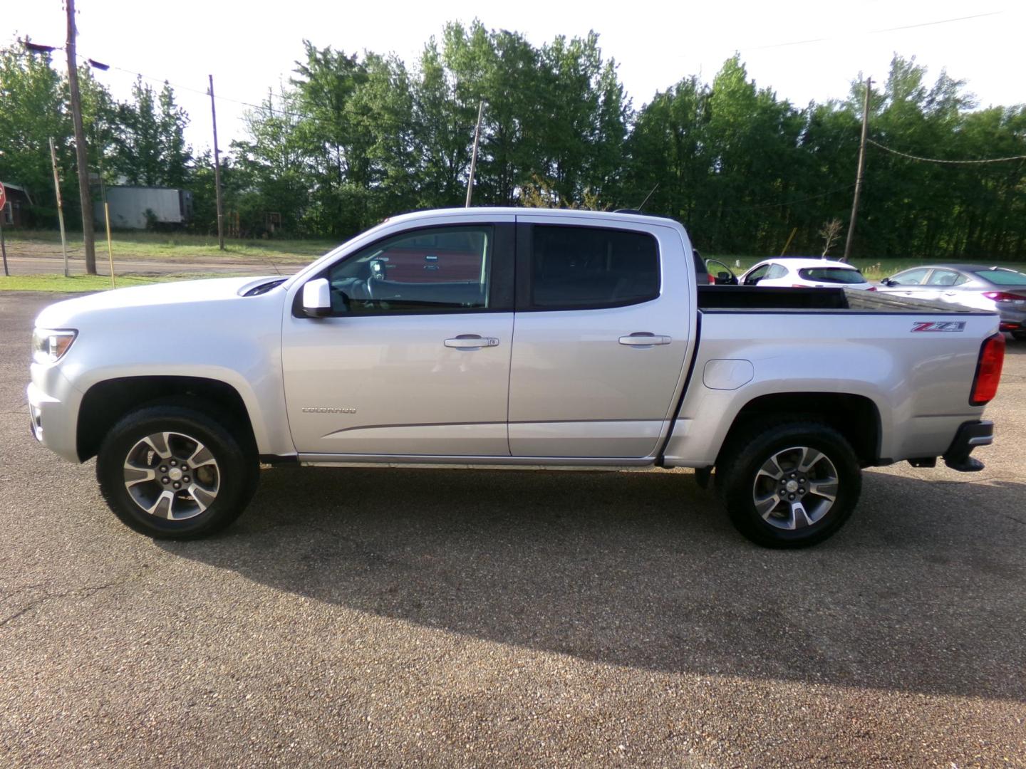 2016 Silver /Black Chevrolet Colorado Z71 Crew Cab 4WD Long Box (1GCGTDE39G1) with an 3.6L V6 DOHC 24V GAS engine, 6-speed automatic transmission, located at 400 First NW, Bearden, AR, 71720, (870) 687-3414, 0.000000, 0.000000 - Photo#1