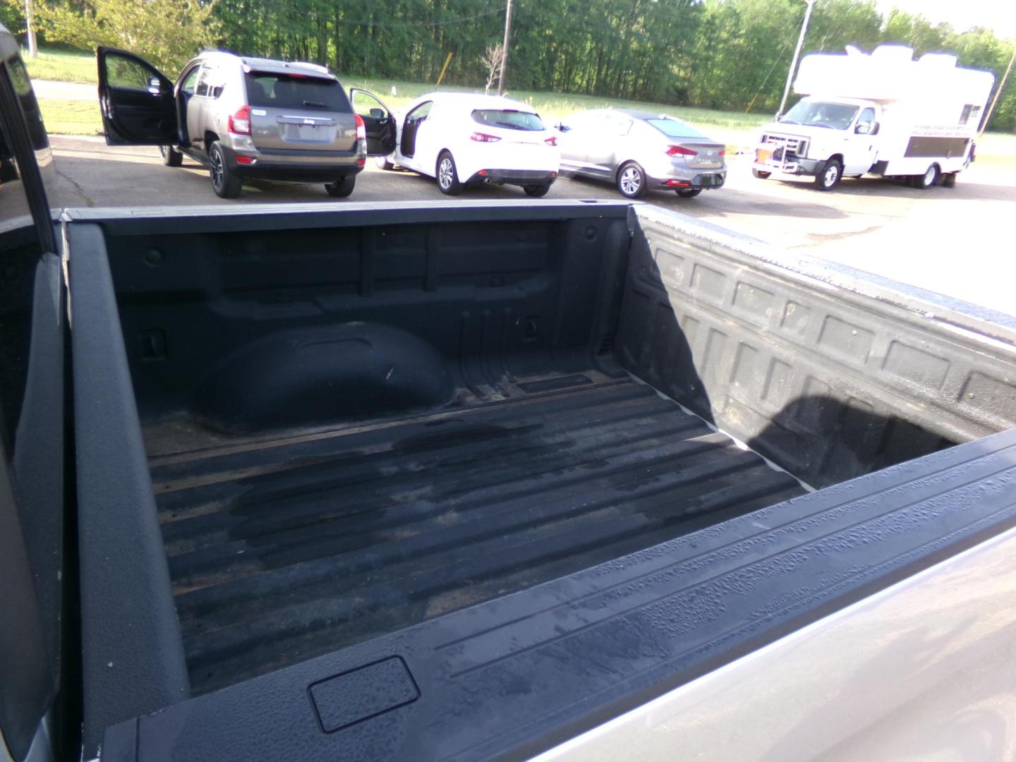 2016 Silver /Black Chevrolet Colorado Z71 Crew Cab 4WD Long Box (1GCGTDE39G1) with an 3.6L V6 DOHC 24V GAS engine, 6-speed automatic transmission, located at 400 First NW, Bearden, AR, 71720, (870) 687-3414, 0.000000, 0.000000 - Photo#3