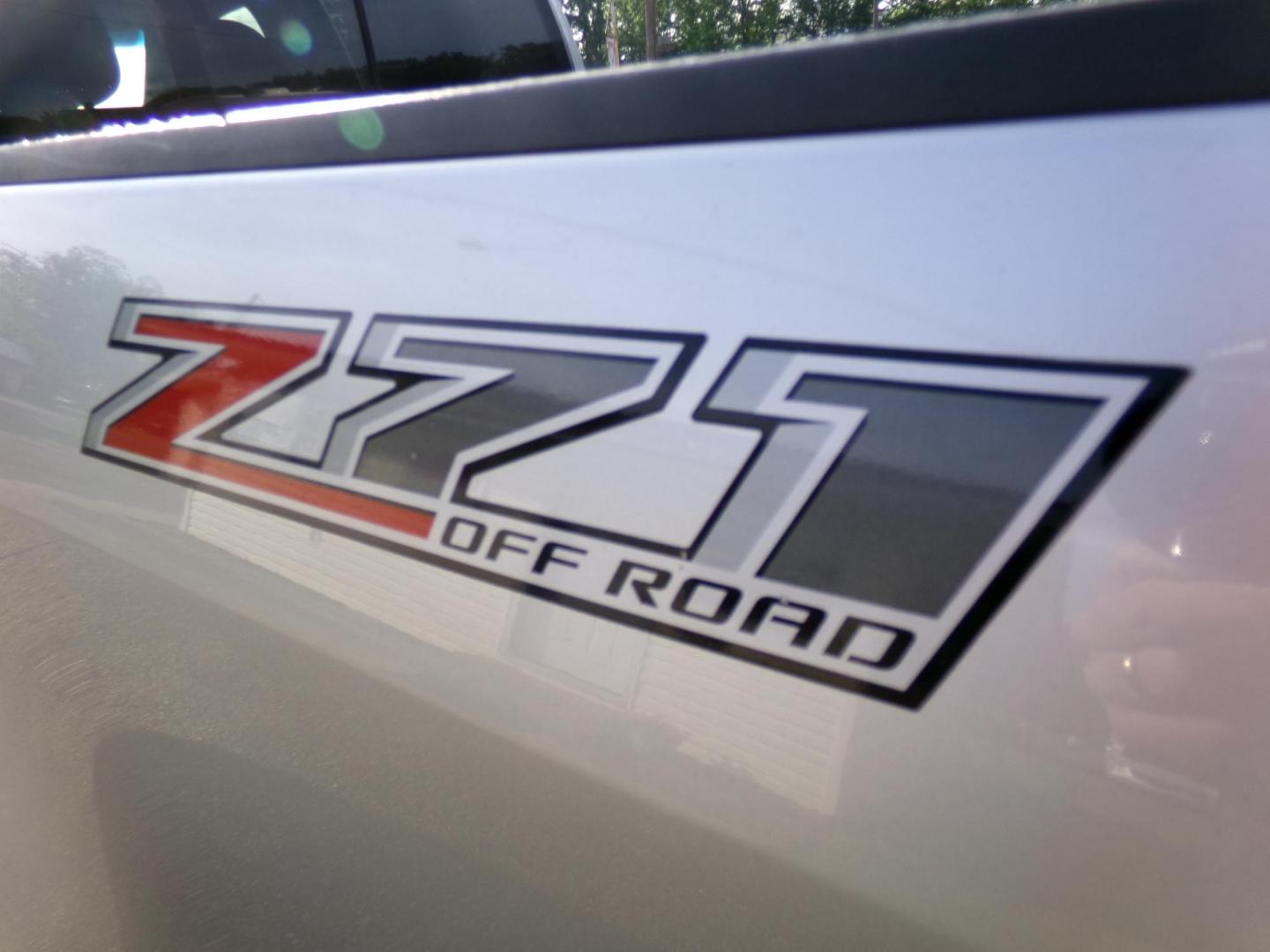 2016 Silver /Black Chevrolet Colorado Z71 Crew Cab 4WD Long Box (1GCGTDE39G1) with an 3.6L V6 DOHC 24V GAS engine, 6-speed automatic transmission, located at 400 First NW, Bearden, AR, 71720, (870) 687-3414, 0.000000, 0.000000 - Photo#5