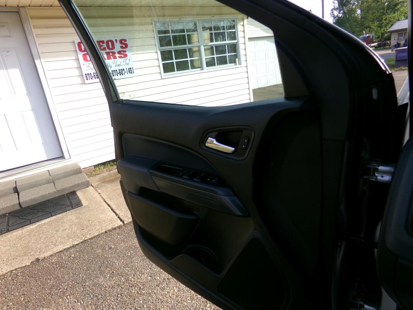 2016 Silver /Black Chevrolet Colorado Z71 Crew Cab 4WD Long Box (1GCGTDE39G1) with an 3.6L V6 DOHC 24V GAS engine, 6-speed automatic transmission, located at 400 First NW, Bearden, AR, 71720, (870) 687-3414, 0.000000, 0.000000 - Photo#8