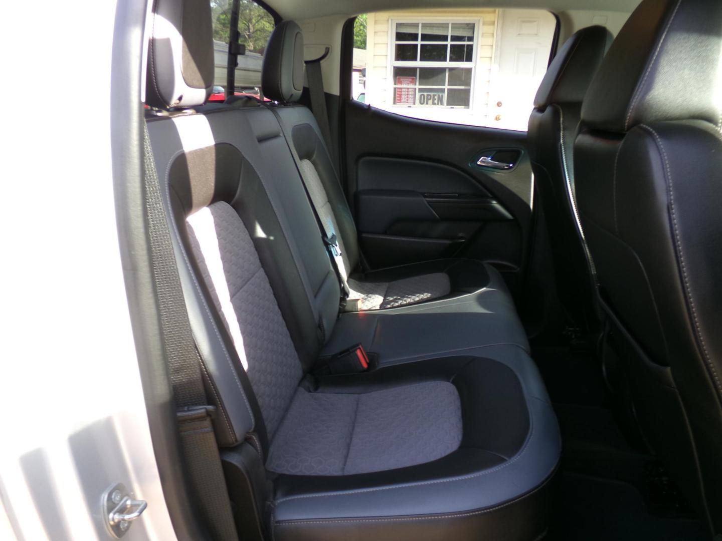 2016 Silver /Black Chevrolet Colorado Z71 Crew Cab 4WD Long Box (1GCGTDE39G1) with an 3.6L V6 DOHC 24V GAS engine, 6-speed automatic transmission, located at 400 First NW, Bearden, AR, 71720, (870) 687-3414, 0.000000, 0.000000 - Photo#21