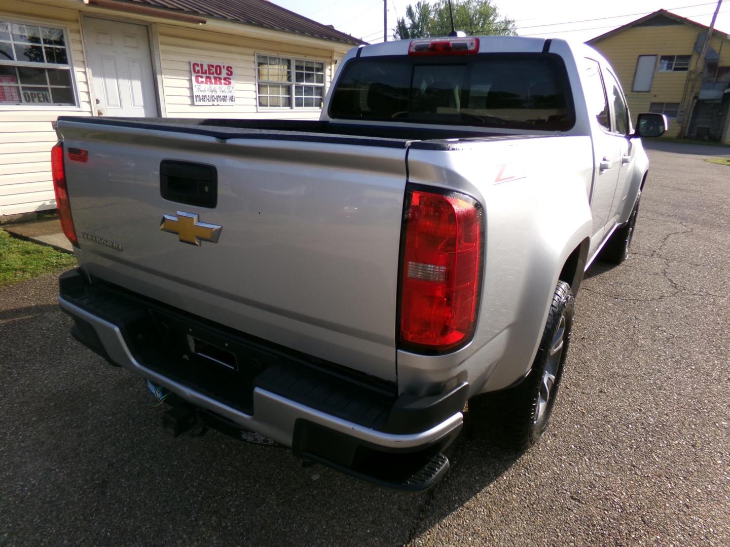 2016 Silver /Black Chevrolet Colorado Z71 Crew Cab 4WD Long Box (1GCGTDE39G1) with an 3.6L V6 DOHC 24V GAS engine, 6-speed automatic transmission, located at 400 First NW, Bearden, AR, 71720, (870) 687-3414, 0.000000, 0.000000 - Photo#24