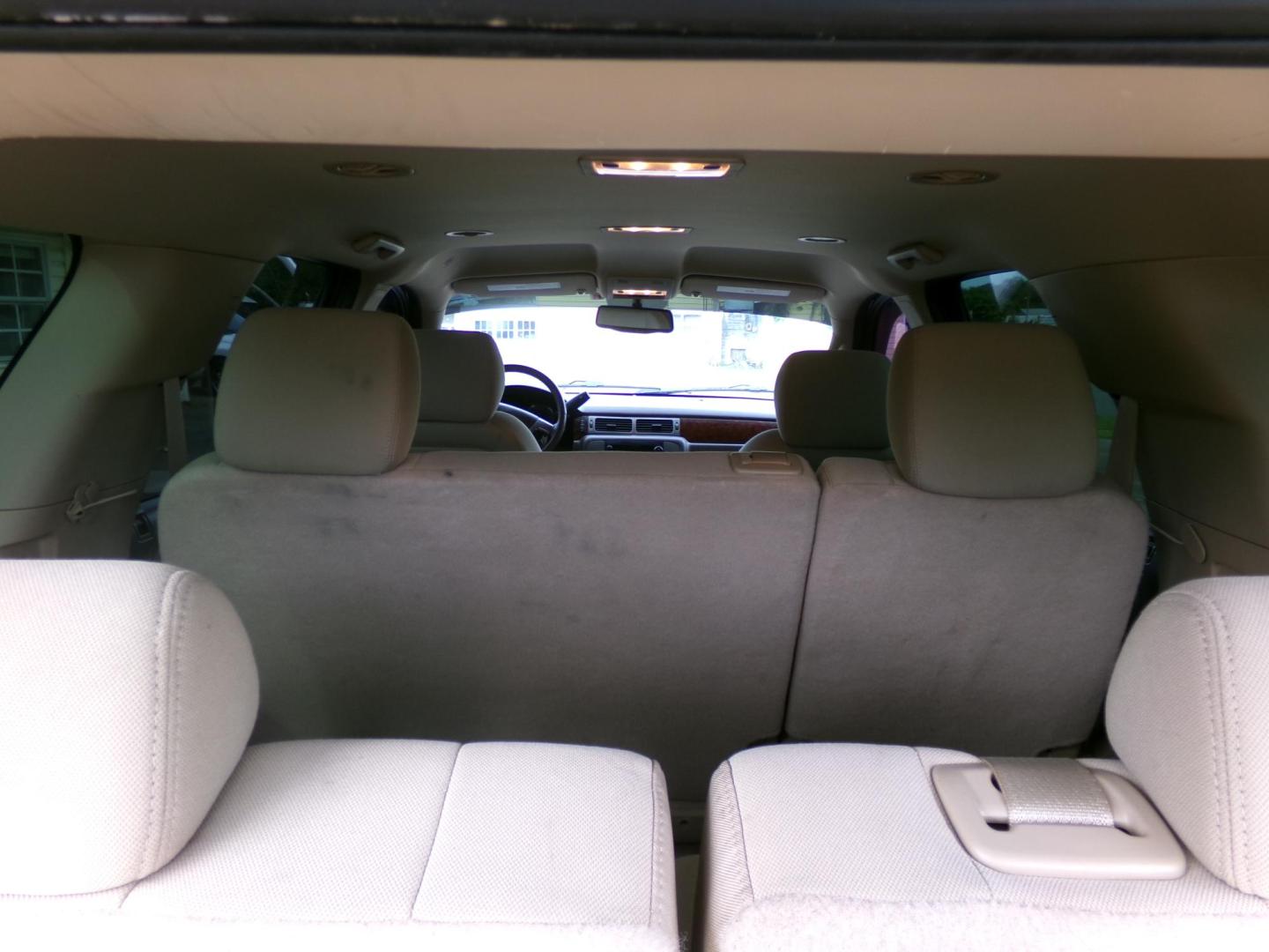 2014 Crystal Claret Tintcoat /Tan GMC Yukon SLE 2WD (1GKS1AE05ER) with an 5.3L V8 OHV 16V FFV engine, 6-Speed Automatic transmission, located at 400 First NW, Bearden, AR, 71720, (870) 687-3414, 0.000000, 0.000000 - Photo#5