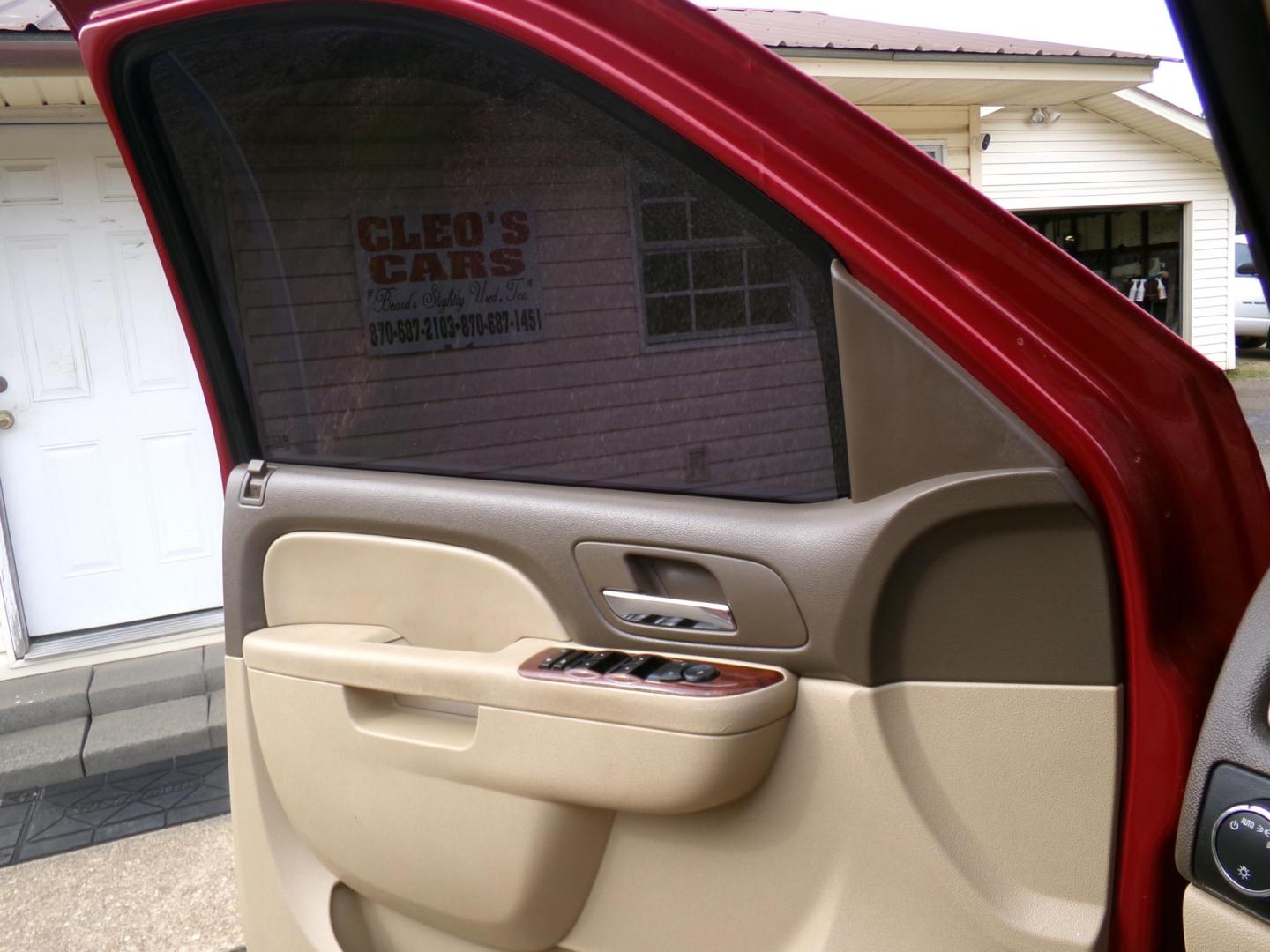 2014 Crystal Claret Tintcoat /Tan GMC Yukon SLE 2WD (1GKS1AE05ER) with an 5.3L V8 OHV 16V FFV engine, 6-Speed Automatic transmission, located at 400 First NW, Bearden, AR, 71720, (870) 687-3414, 0.000000, 0.000000 - Photo#8