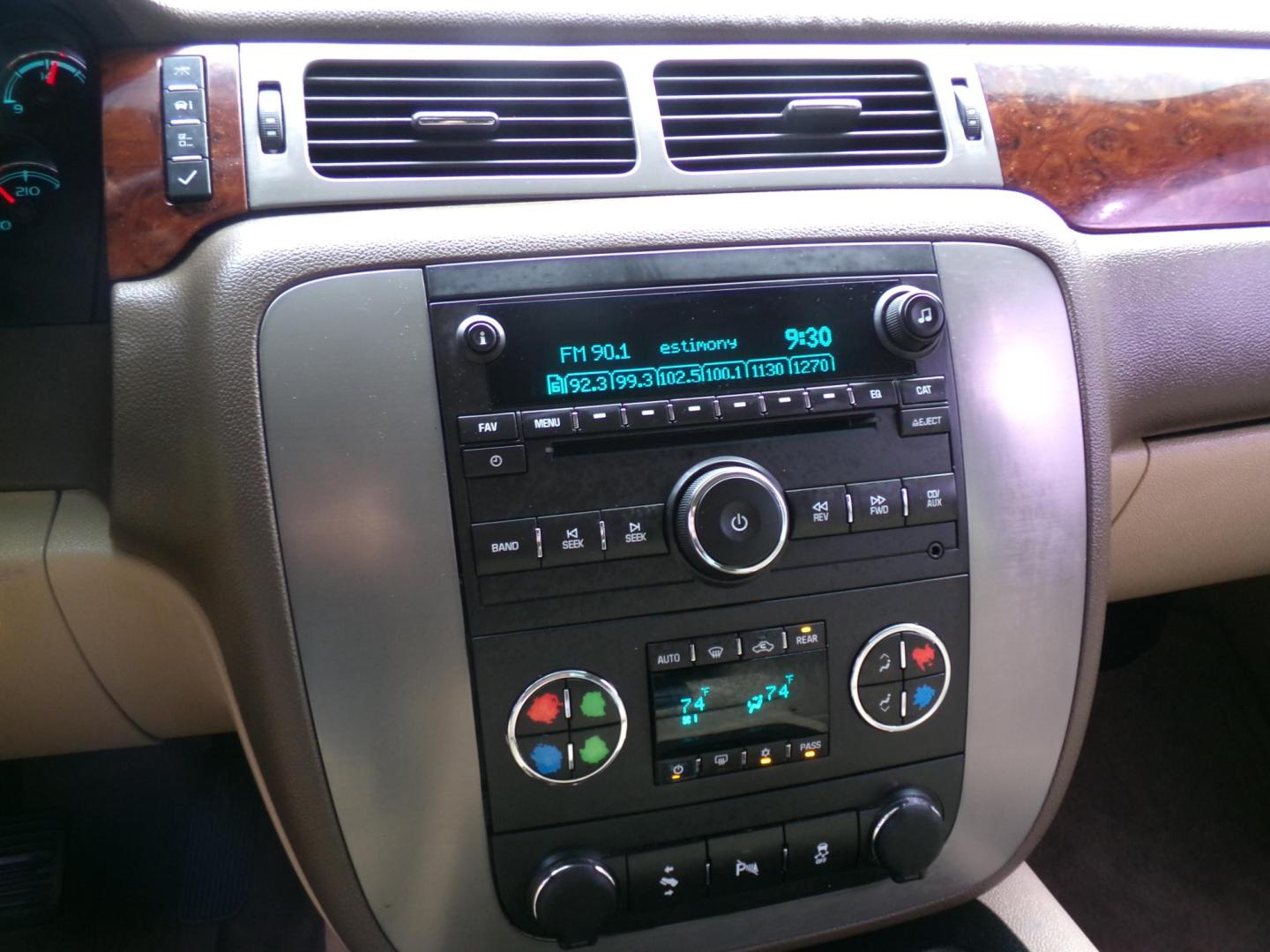 2014 Crystal Claret Tintcoat /Tan GMC Yukon SLE 2WD (1GKS1AE05ER) with an 5.3L V8 OHV 16V FFV engine, 6-Speed Automatic transmission, located at 400 First NW, Bearden, AR, 71720, (870) 687-3414, 0.000000, 0.000000 - Photo#11