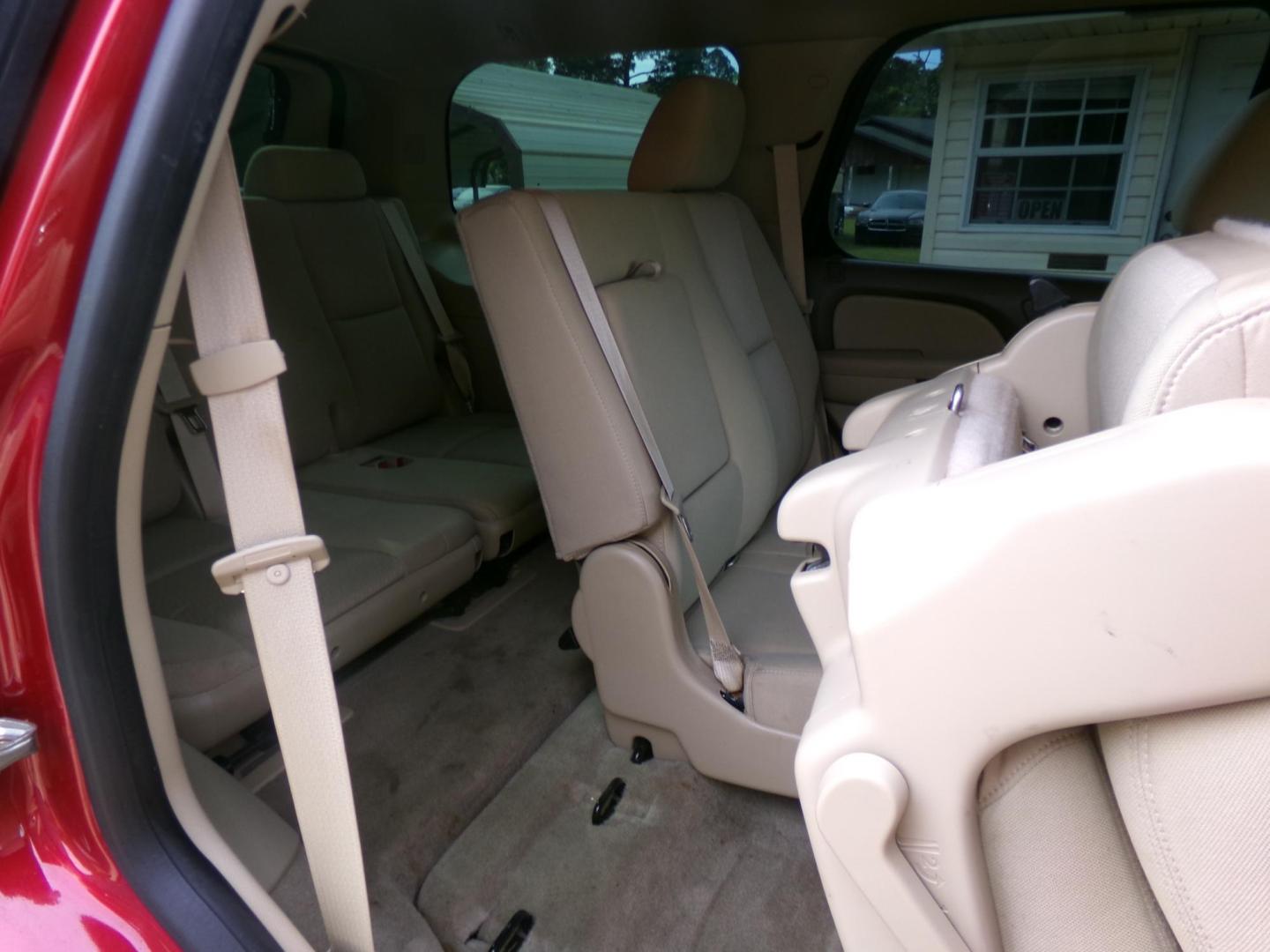 2014 Crystal Claret Tintcoat /Tan GMC Yukon SLE 2WD (1GKS1AE05ER) with an 5.3L V8 OHV 16V FFV engine, 6-Speed Automatic transmission, located at 400 First NW, Bearden, AR, 71720, (870) 687-3414, 0.000000, 0.000000 - Photo#16
