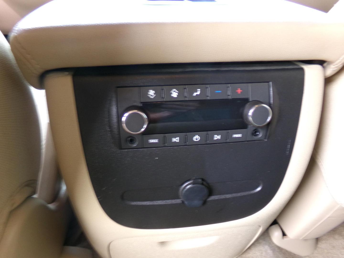2014 Crystal Claret Tintcoat /Tan GMC Yukon SLE 2WD (1GKS1AE05ER) with an 5.3L V8 OHV 16V FFV engine, 6-Speed Automatic transmission, located at 400 First NW, Bearden, AR, 71720, (870) 687-3414, 0.000000, 0.000000 - Photo#17