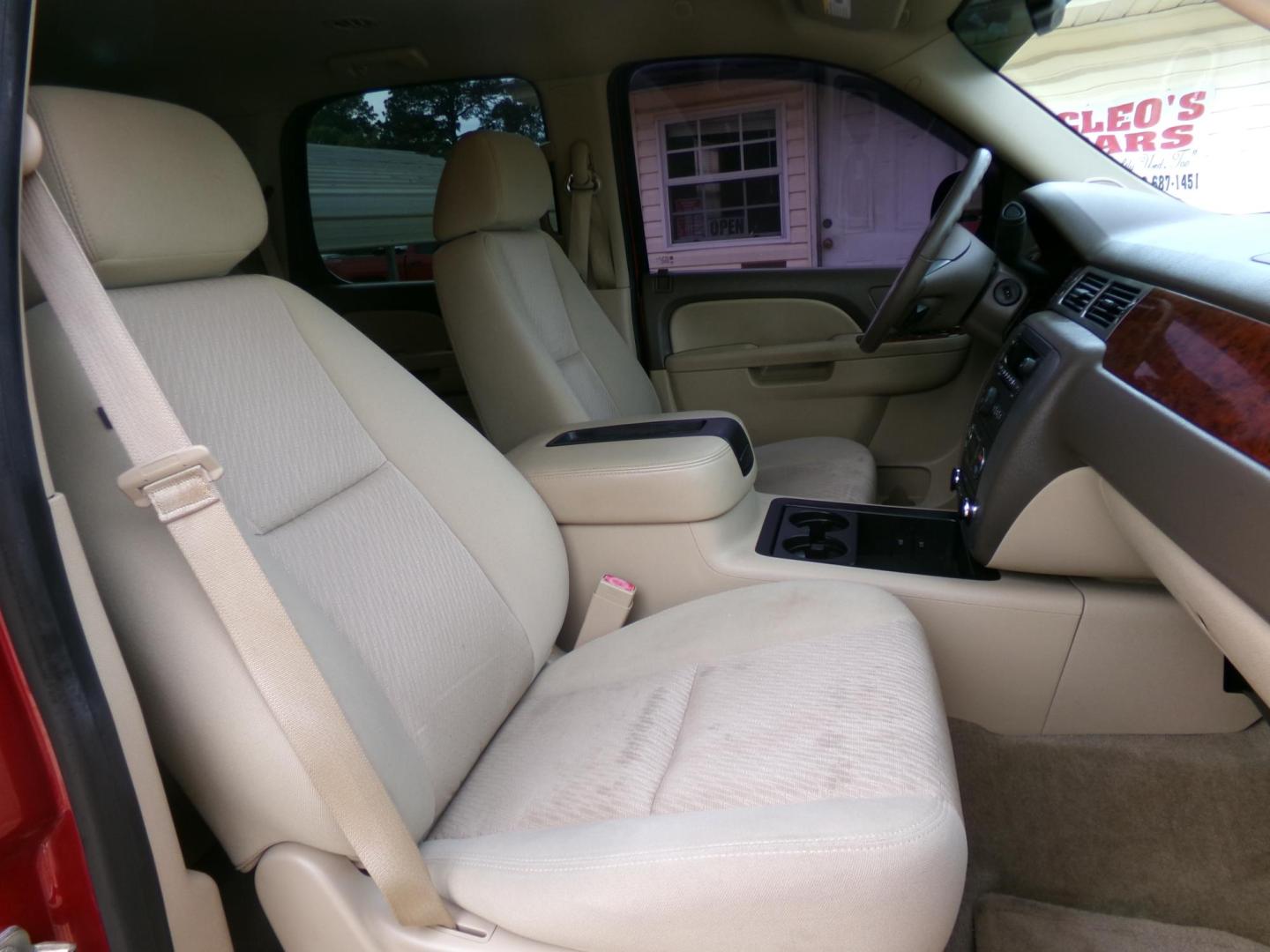 2014 Crystal Claret Tintcoat /Tan GMC Yukon SLE 2WD (1GKS1AE05ER) with an 5.3L V8 OHV 16V FFV engine, 6-Speed Automatic transmission, located at 400 First NW, Bearden, AR, 71720, (870) 687-3414, 0.000000, 0.000000 - Photo#18