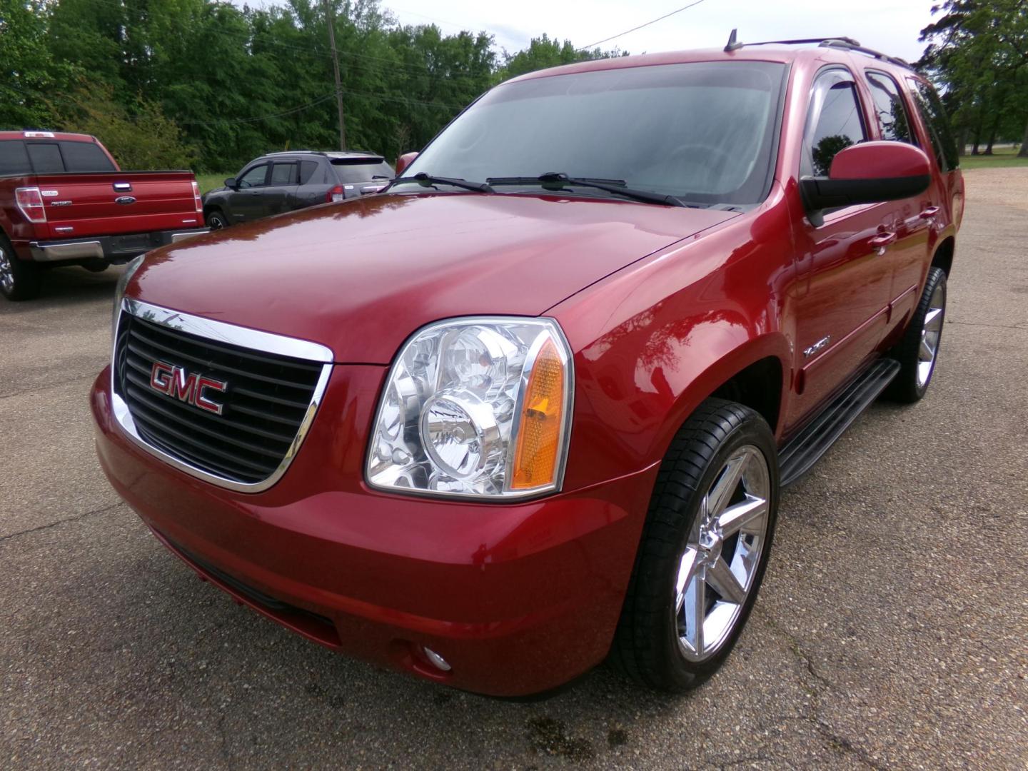 2014 Crystal Claret Tintcoat /Tan GMC Yukon SLE 2WD (1GKS1AE05ER) with an 5.3L V8 OHV 16V FFV engine, 6-Speed Automatic transmission, located at 400 First NW, Bearden, AR, 71720, (870) 687-3414, 0.000000, 0.000000 - Photo#23
