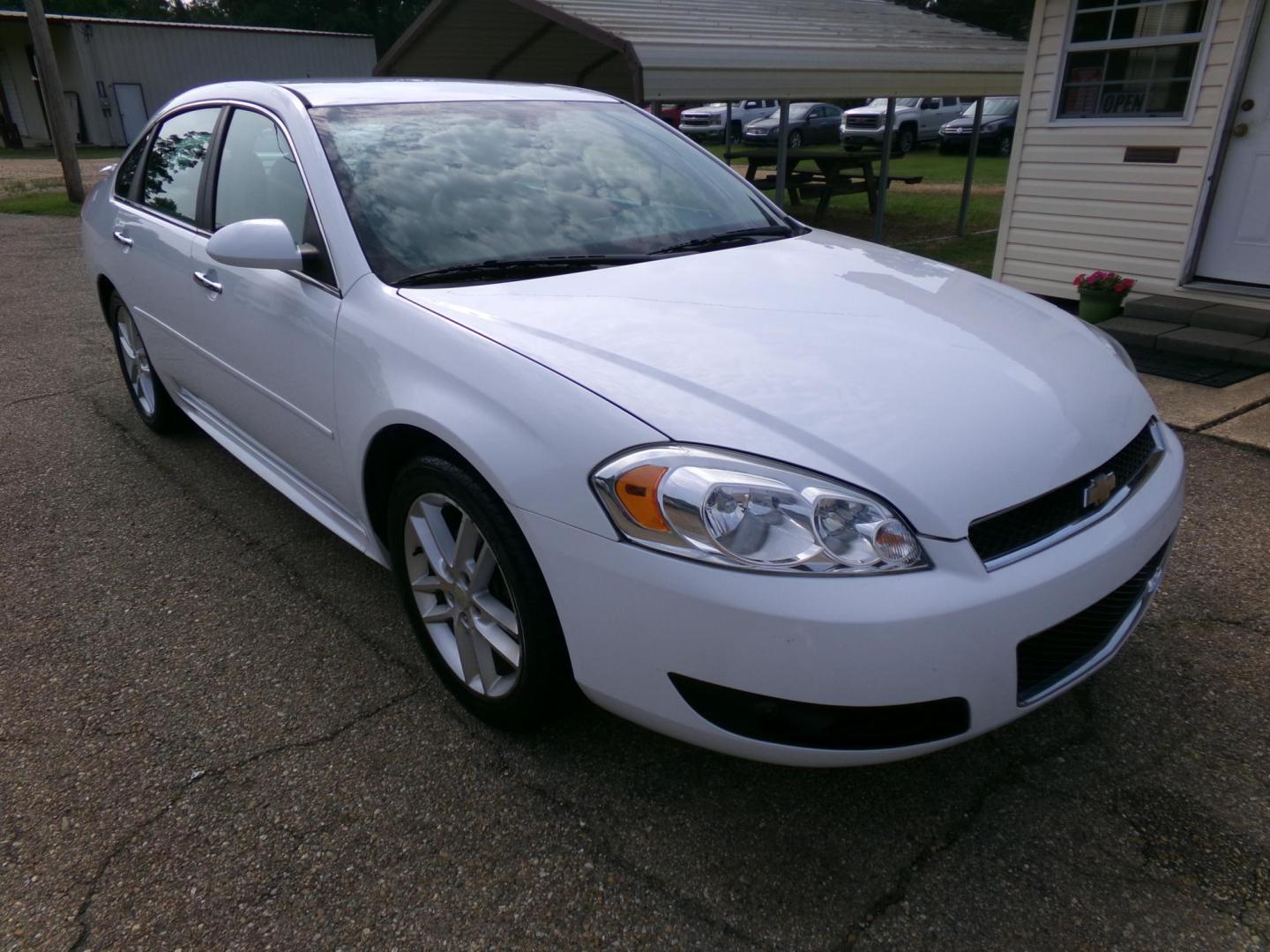2016 Olympic White /Tan Chevrolet Impala Limited LTZ (2G1WC5E37G1) with an 3.6L V6 DOHC 16V FFV engine, 6-speed automatic transmission, located at 400 First NW, Bearden, AR, 71720, (870) 687-3414, 0.000000, 0.000000 - Photo#0