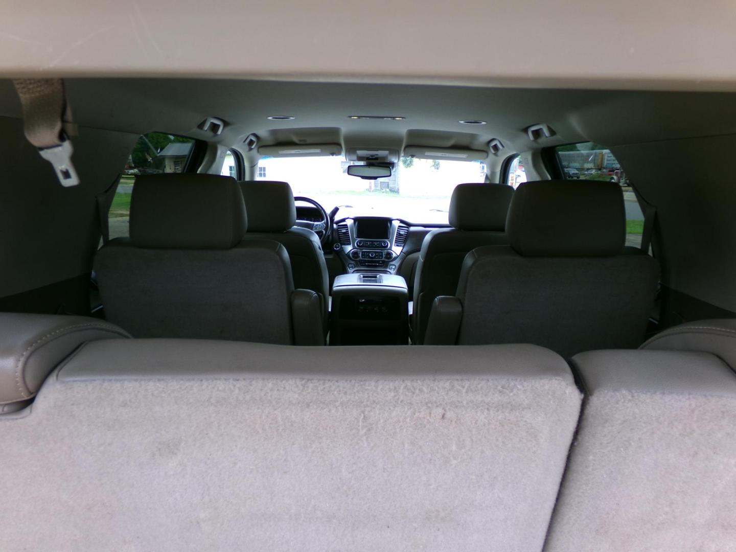 2016 White /Tan Chevrolet Tahoe LTZ 4WD (1GNSKCKC4GR) with an 5.3L V8 OHV 16V engine, 6-speed automatic transmission, located at 400 First NW, Bearden, AR, 71720, (870) 687-3414, 0.000000, 0.000000 - Photo#4
