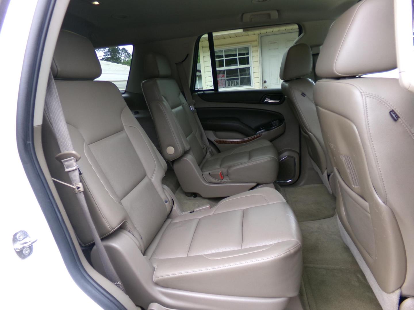2016 White /Tan Chevrolet Tahoe LTZ 4WD (1GNSKCKC4GR) with an 5.3L V8 OHV 16V engine, 6-speed automatic transmission, located at 400 First NW, Bearden, AR, 71720, (870) 687-3414, 0.000000, 0.000000 - Photo#25