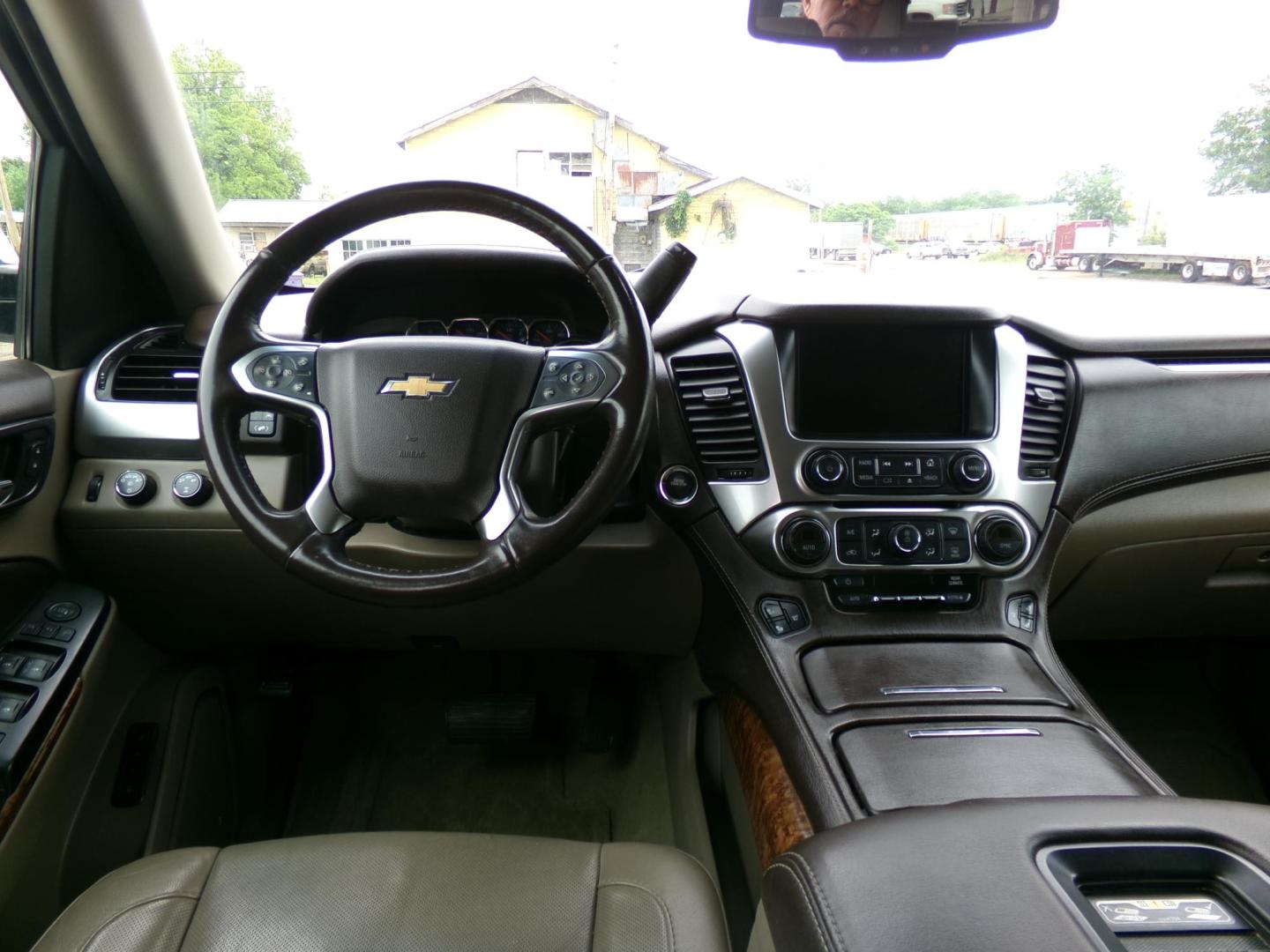 2016 White /Tan Chevrolet Tahoe LTZ 4WD (1GNSKCKC4GR) with an 5.3L V8 OHV 16V engine, 6-speed automatic transmission, located at 400 First NW, Bearden, AR, 71720, (870) 687-3414, 0.000000, 0.000000 - Photo#28