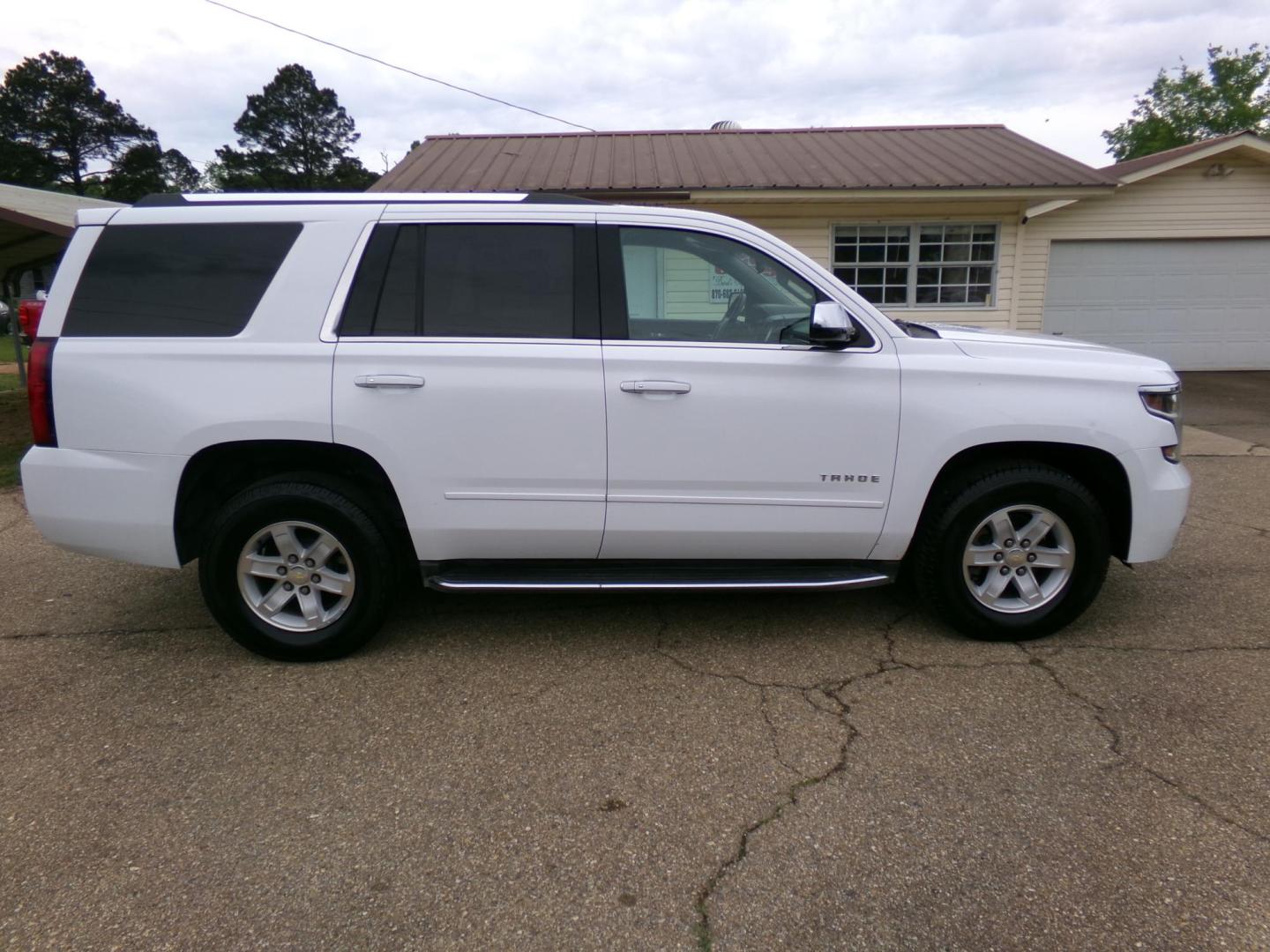 2016 White /Tan Chevrolet Tahoe LTZ 4WD (1GNSKCKC4GR) with an 5.3L V8 OHV 16V engine, 6-speed automatic transmission, located at 400 First NW, Bearden, AR, 71720, (870) 687-3414, 0.000000, 0.000000 - Photo#30
